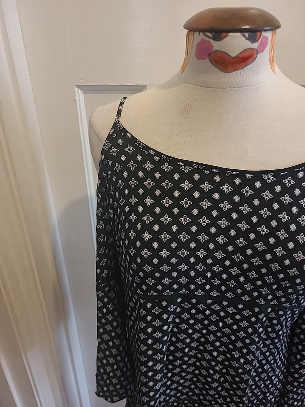Ladies New Look Size 10 Black And White Detailed Open Shoulder Blouse