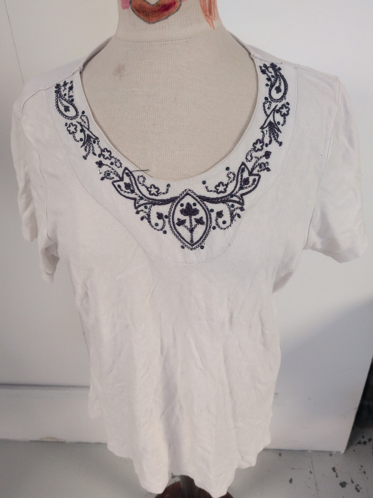 Isle 18-20 Ivory And Navy Embroidered Neck Short Sleeve Blouse
