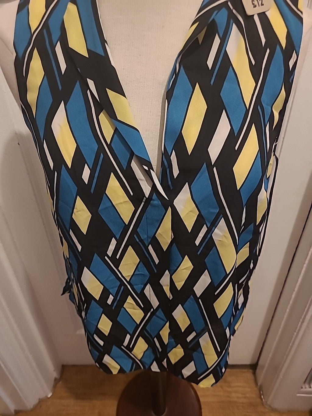 Brand New Ladies Tu Size 12 Yellow Green Diamond Shape Design Sleeveless Blouse