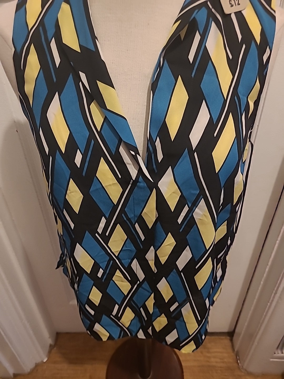 Brand New Ladies Tu Size 12 Yellow Green Diamond Shape Design Sleeveless Blouse