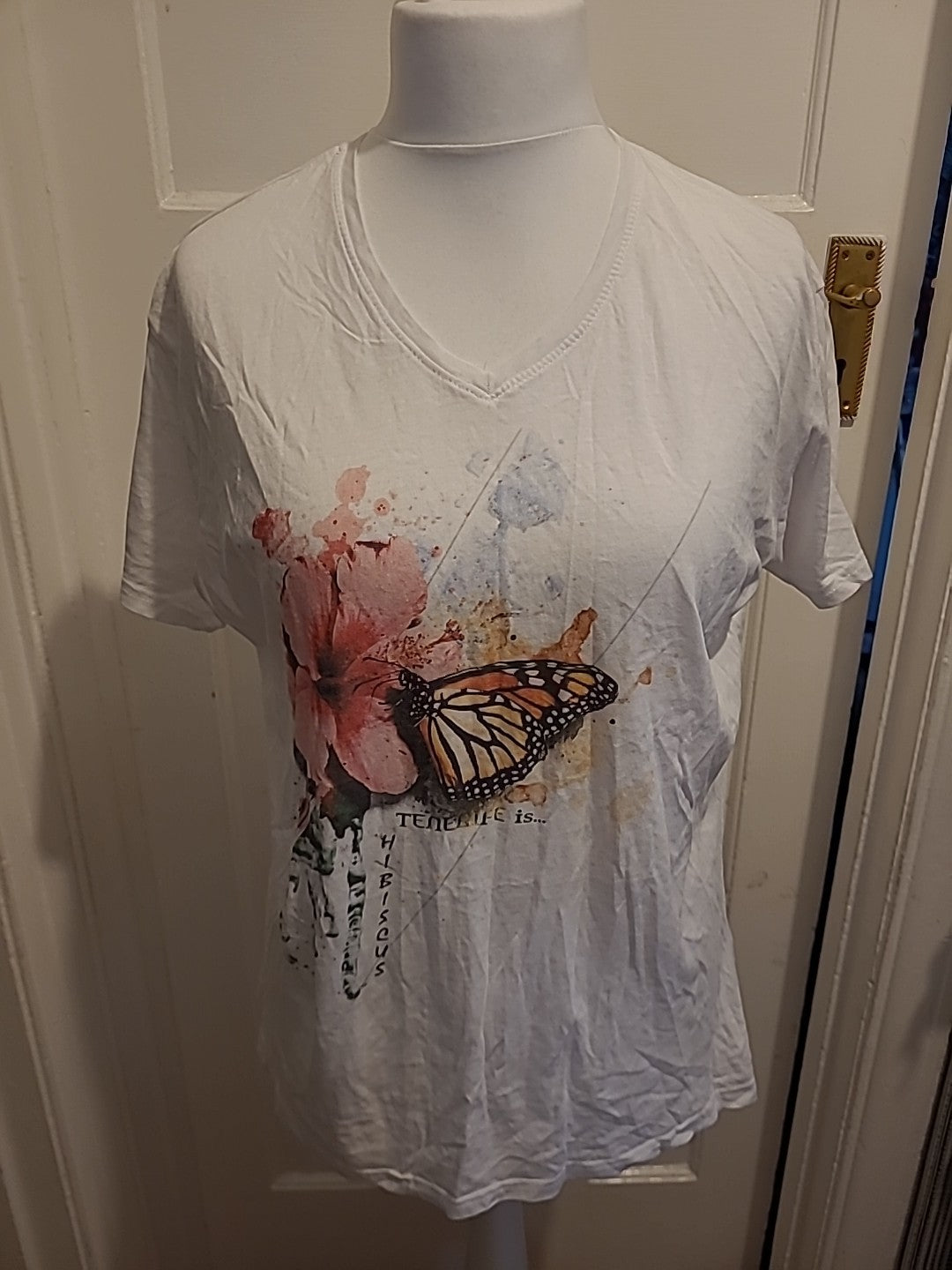 Ladies JHK Size Large White Floral Short Sleeved Tshirt