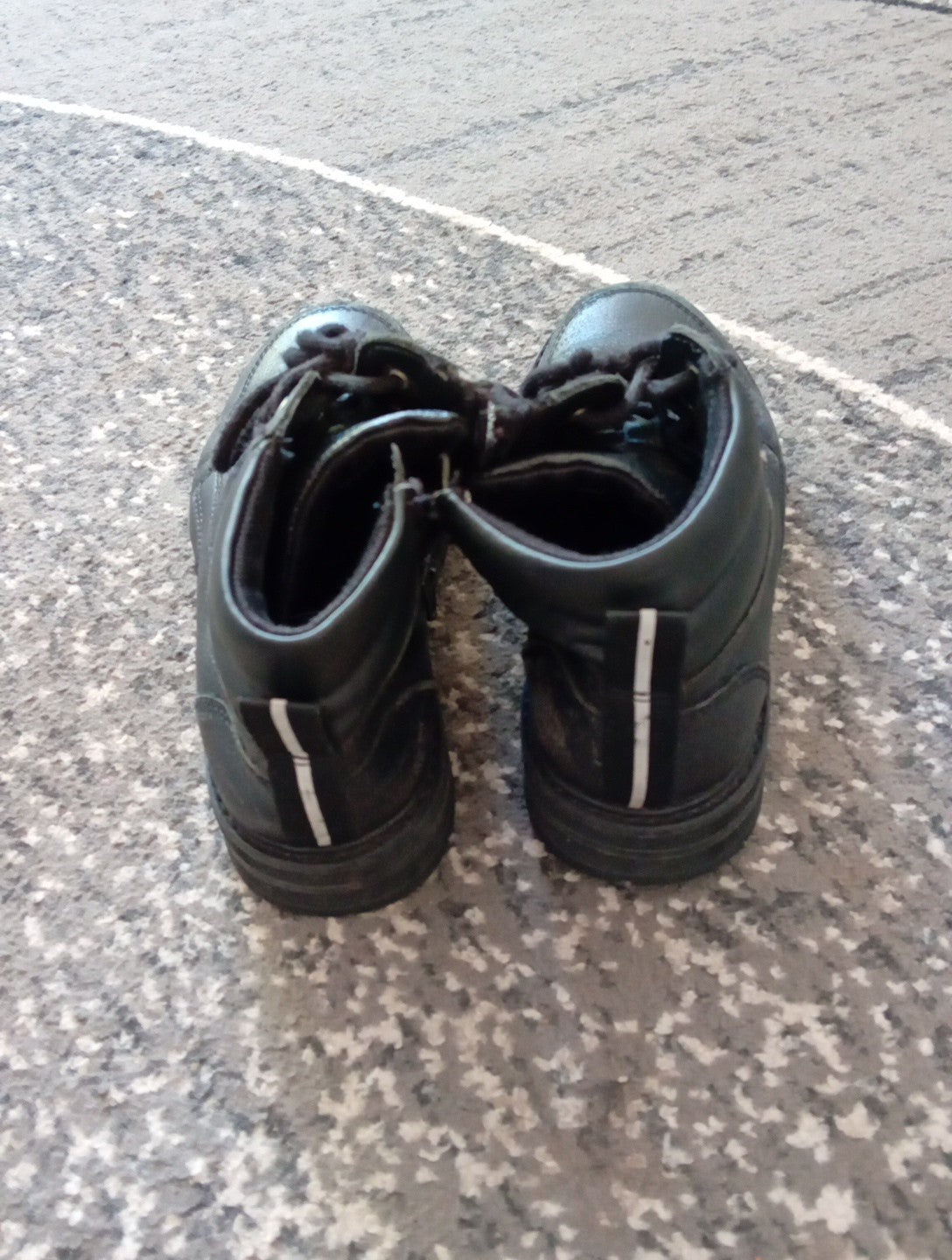 Boys Clarks Black Boots Side Zip Size 13.5 Free Delivery