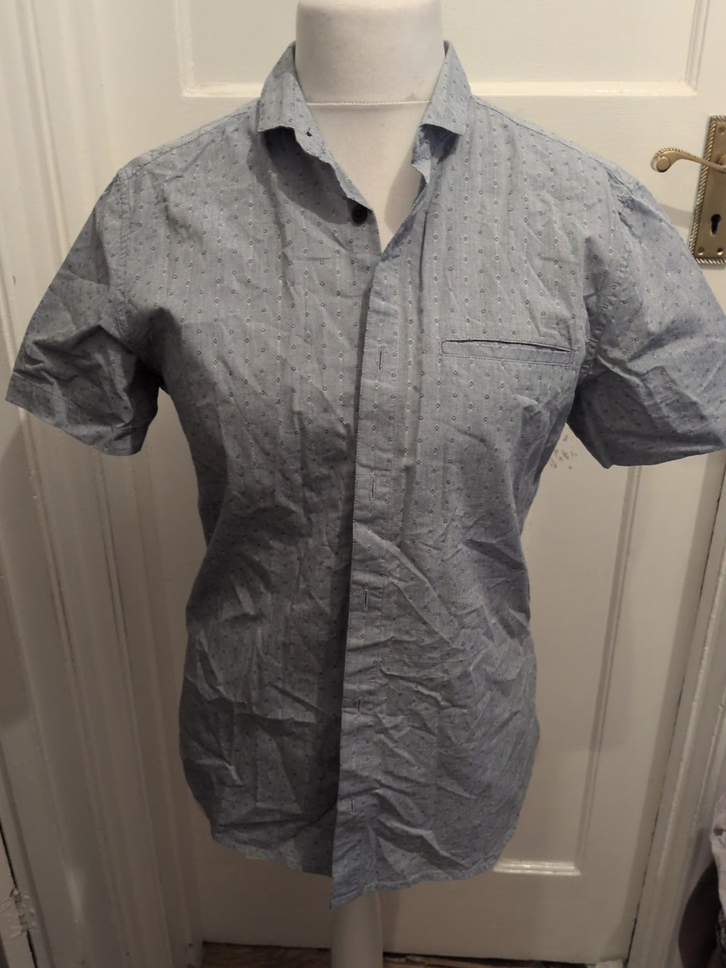 Mens Burton Size Medium Fitted Blue Pattern Short Sleeve Shirt