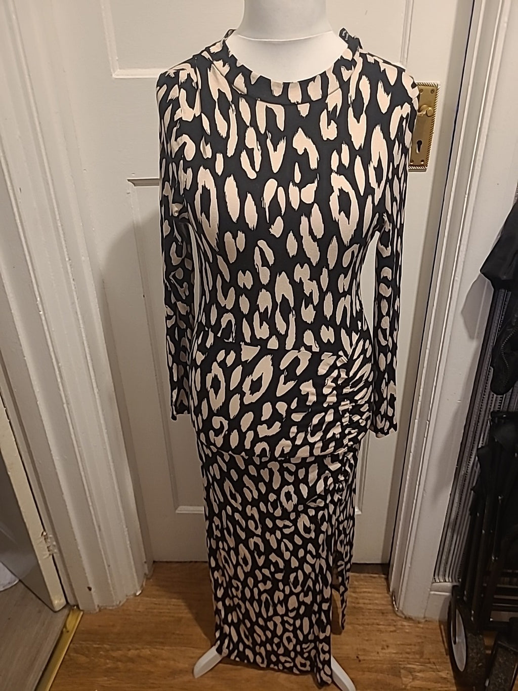 Ladies Dorothy Perkins Size 12 Black/Beige Long Sleeved Long Length Dress