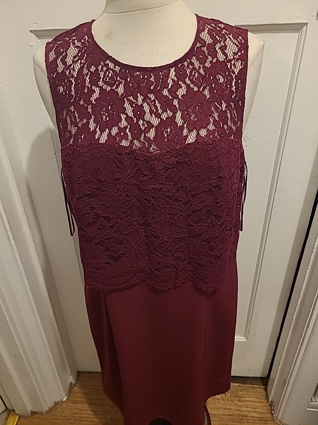 Ladies Oasis Size 14 Deep Purple Floral Lace Knee Length Dress Sleeveless...