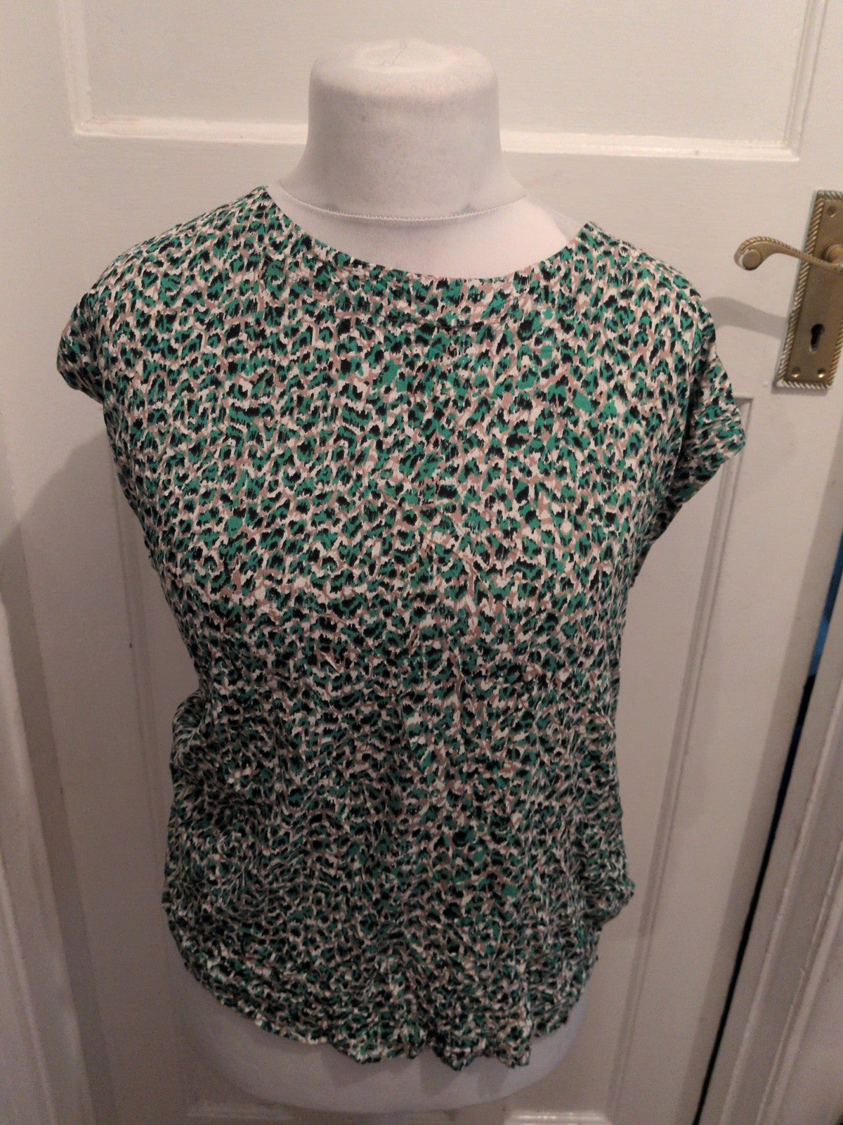 Lyle&Me 16 Green And Beige With White Sleeveless T-shirt