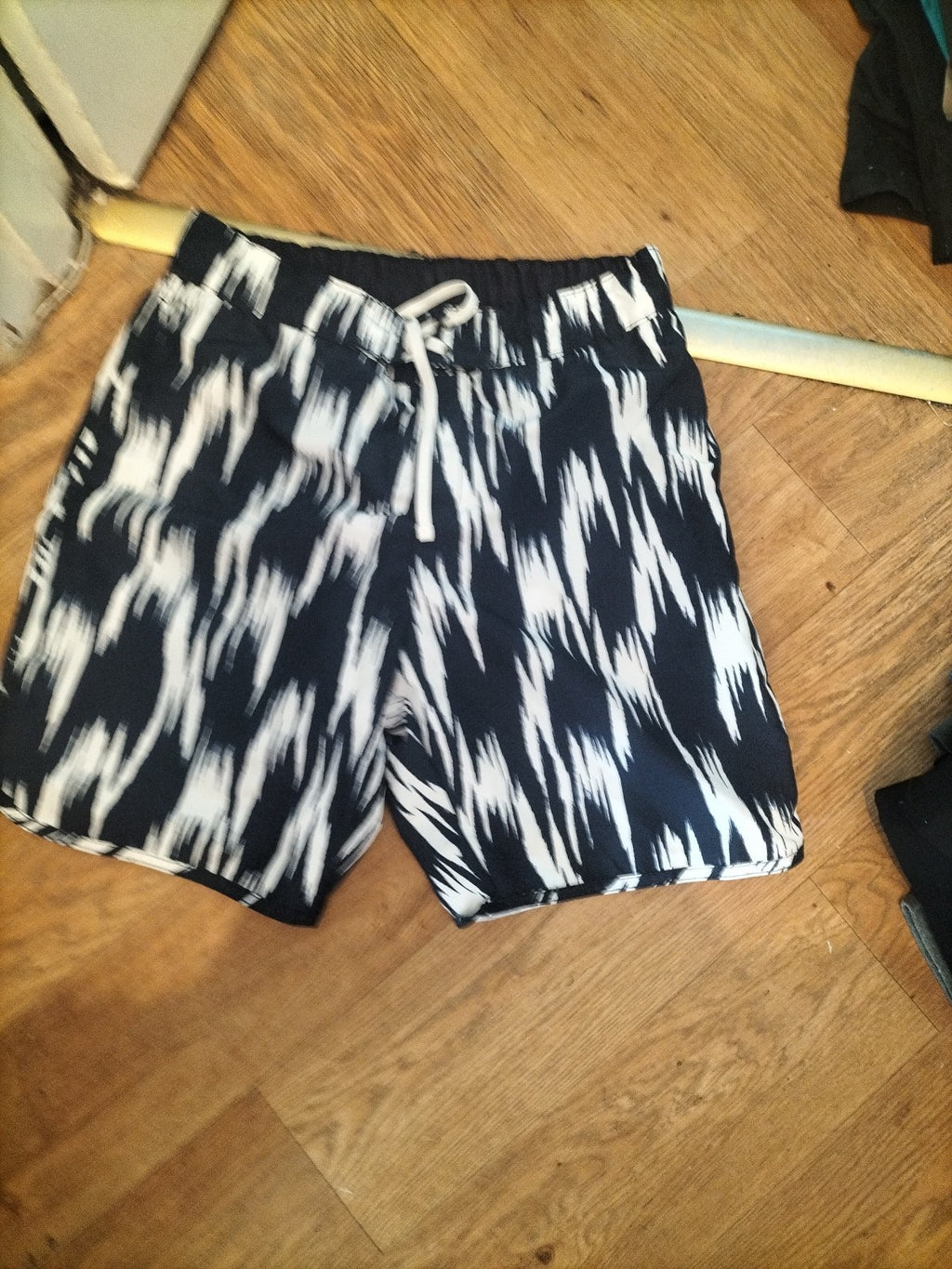 H&M Medium Navy And White Mesh Lined Elasticated Swim Shorts