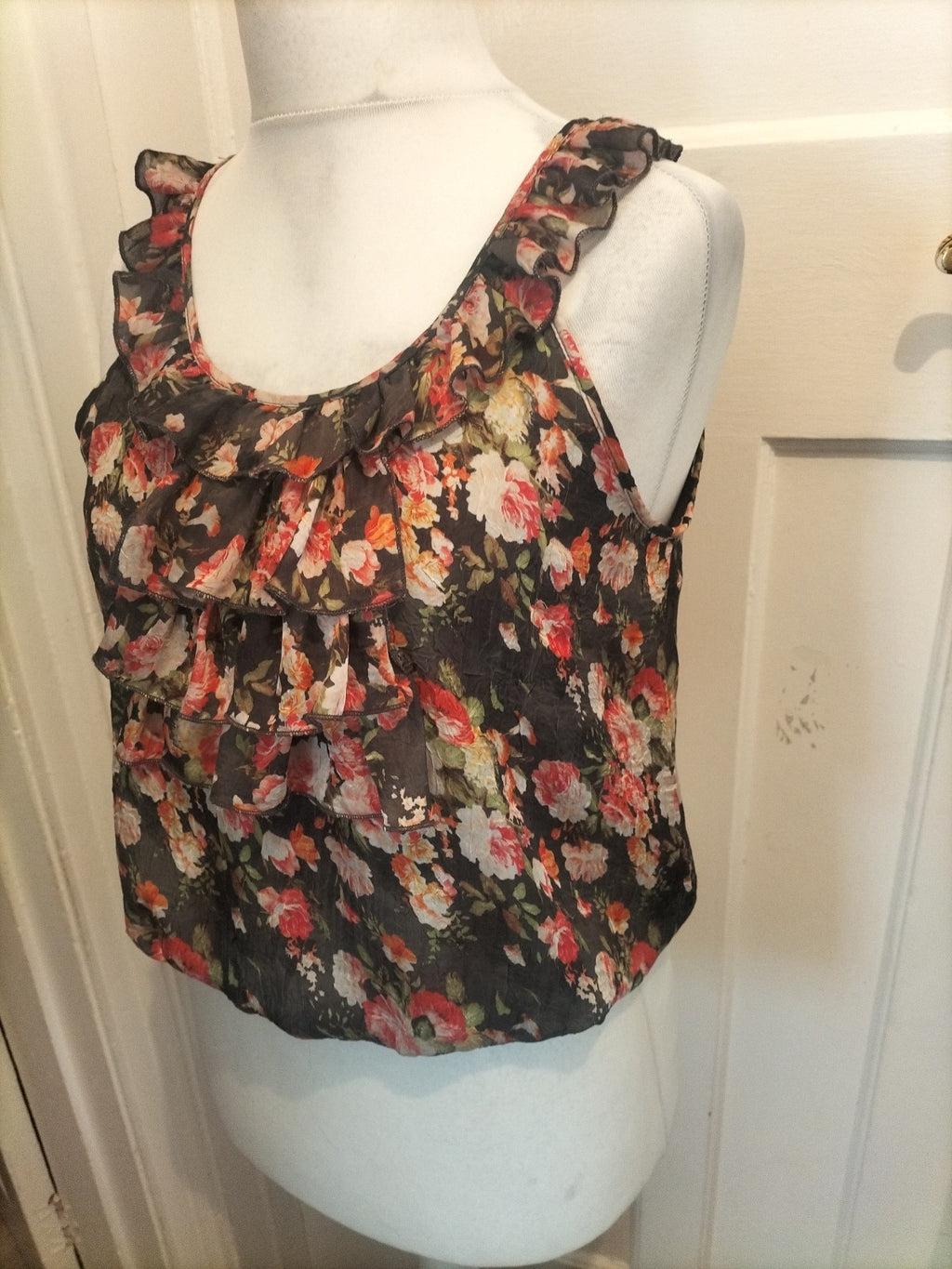 Ladies Apricot Size Small Black Floral Sleeveless Blouse