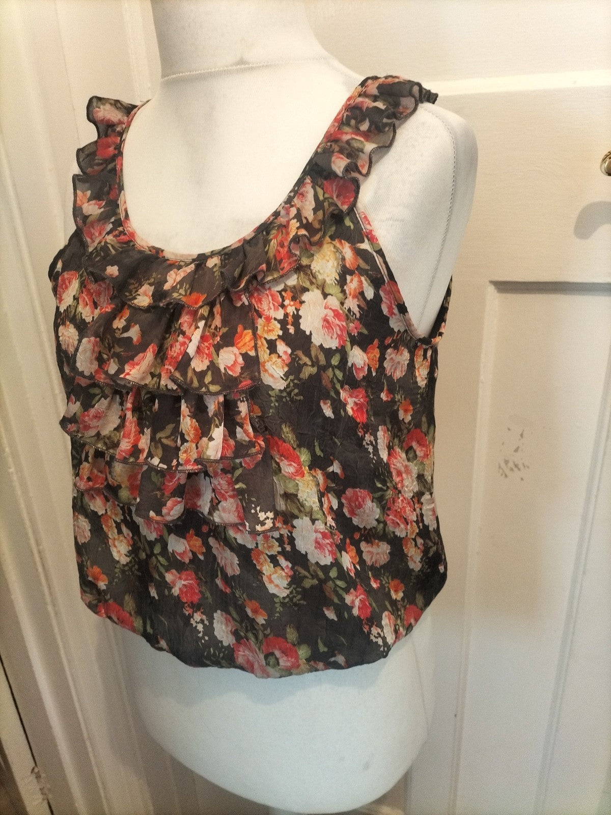 Ladies Apricot Size Small Black Floral Sleeveless Blouse
