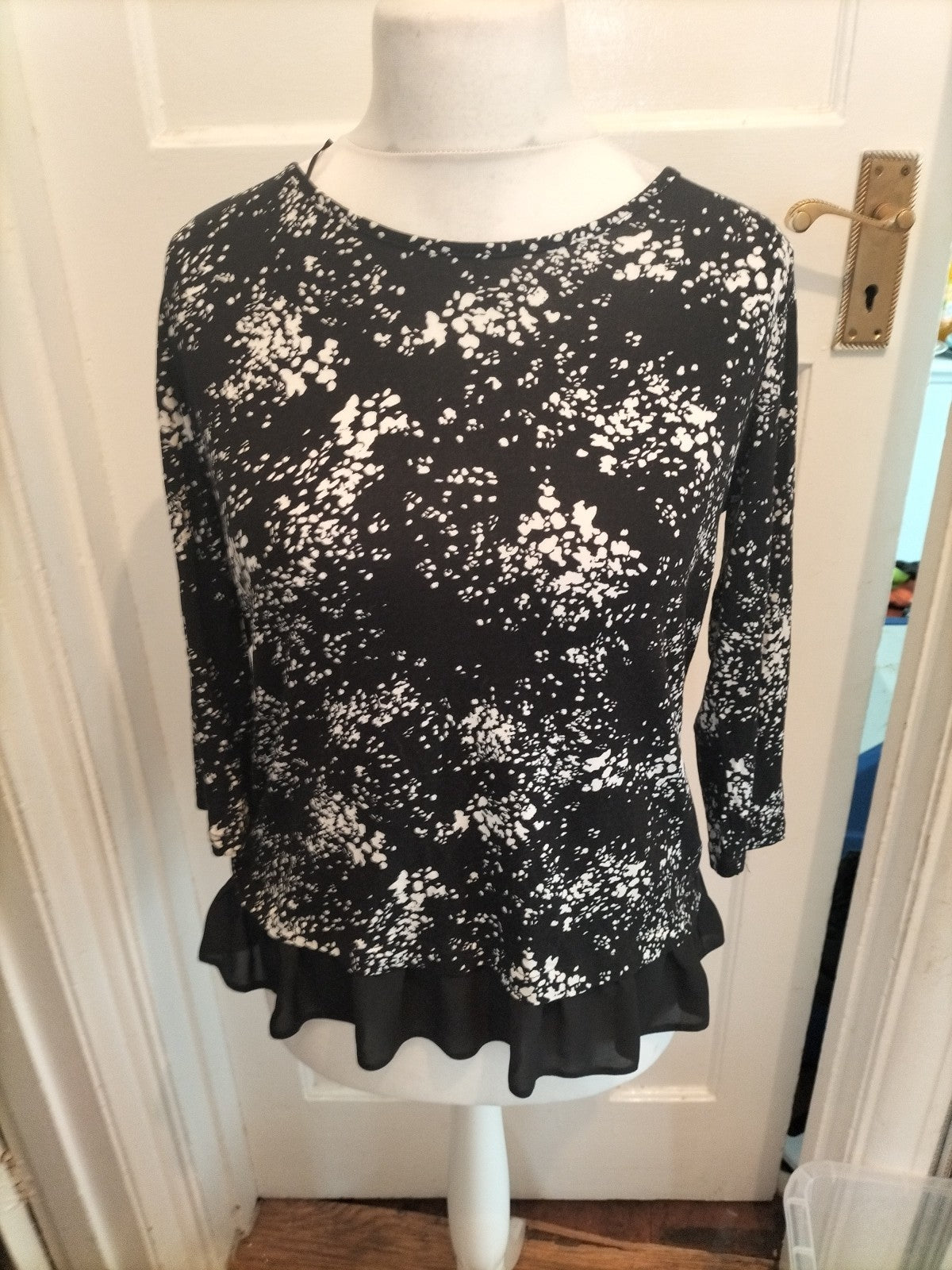 Tu 12 Black And White Long Sleeve Speckled Blouse