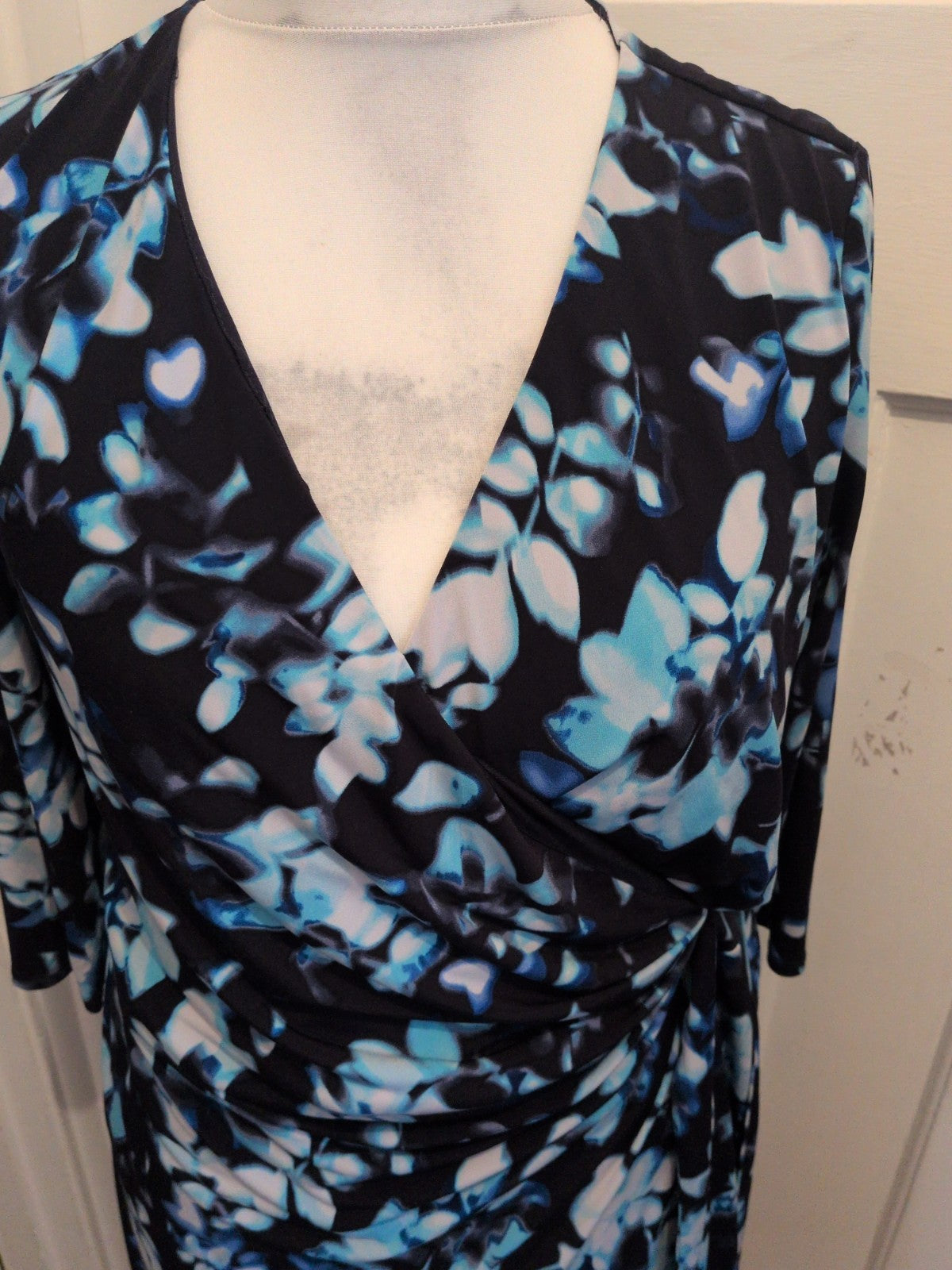 Kaliko 18 Navy Blue And White Lined Half Sleeve V Neck Dress Knee Length