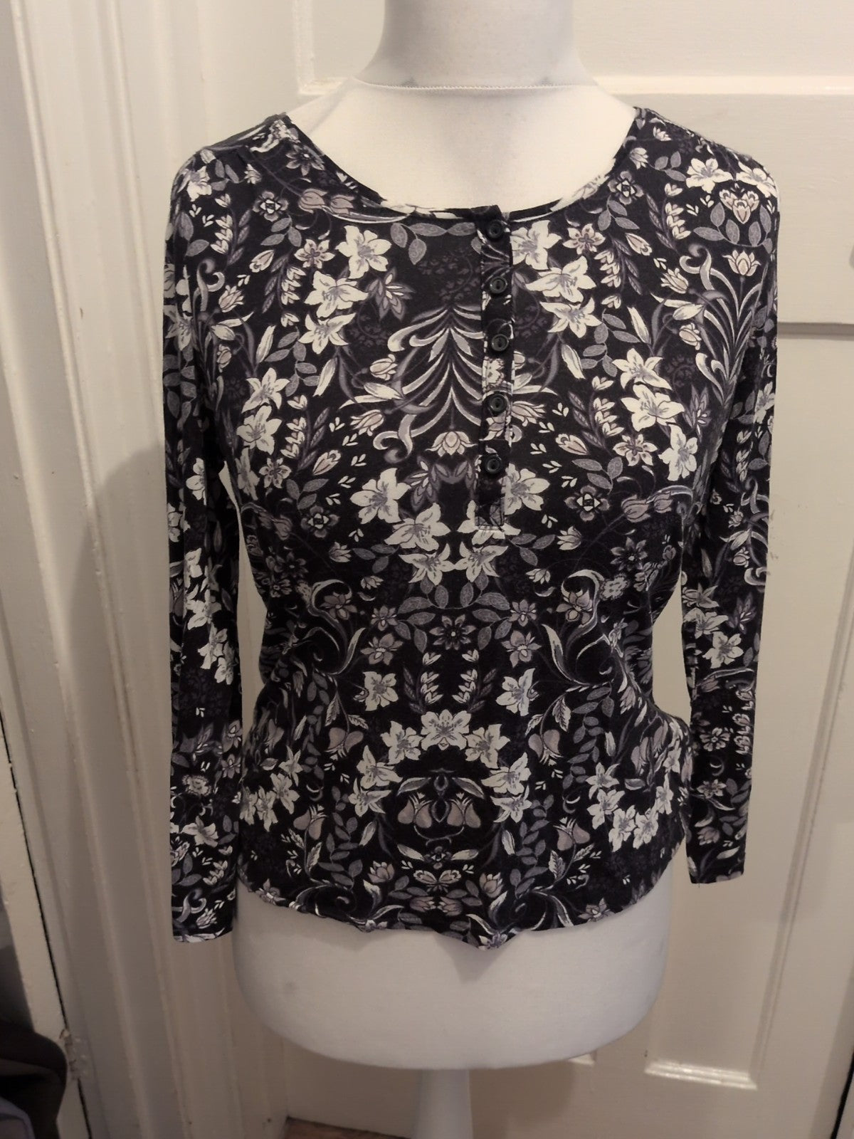 TU 12 Black/Grey/White Long Sleeve Floral Blouse
