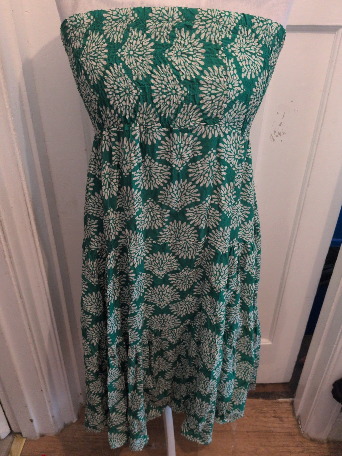 Medium Green And White Pattern Sleeveless And Strapless Dress
