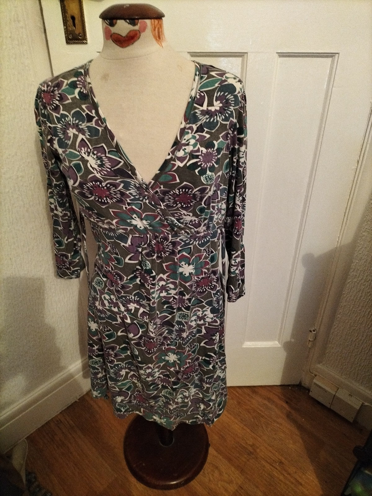Ladies Mantaray Size 8 Purple And Green Floral Long Sleeved Dress