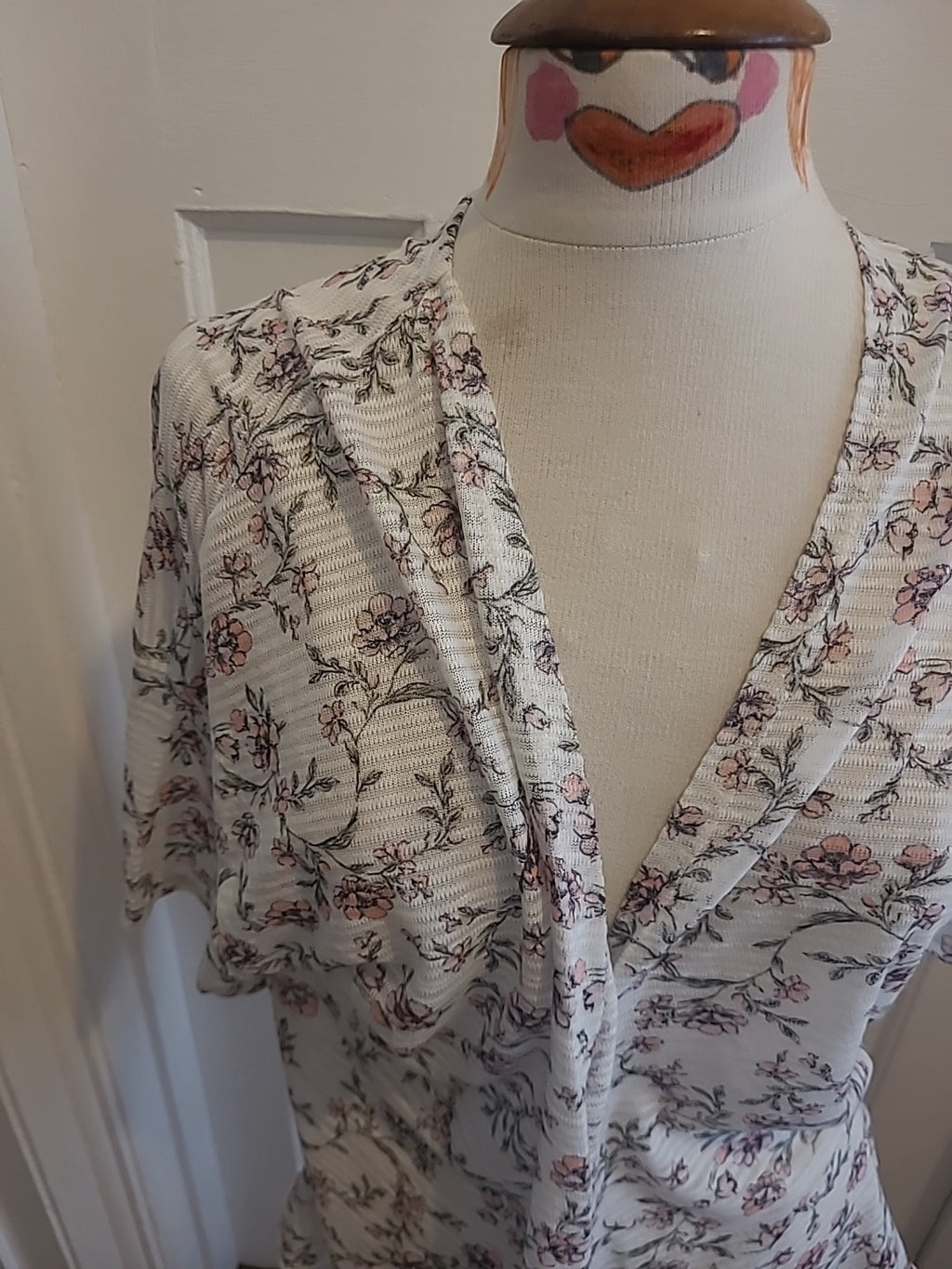 Ladies Dorothy Perkins Size Small Cream Floral Cardigan