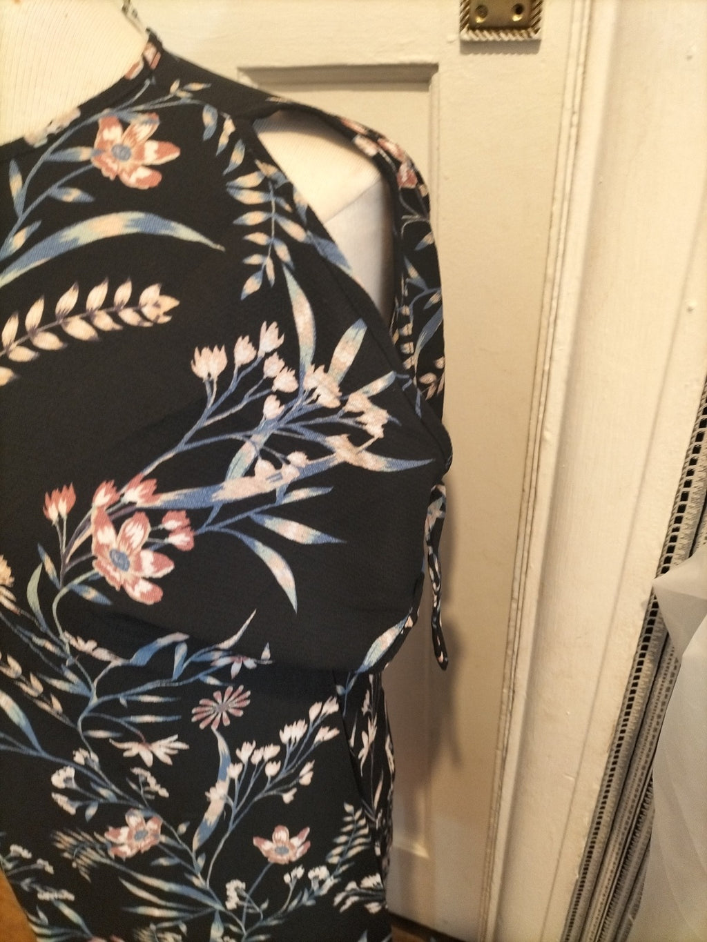 Ladies Peacocks Size 8 Black Floral Open Shoulder Dress