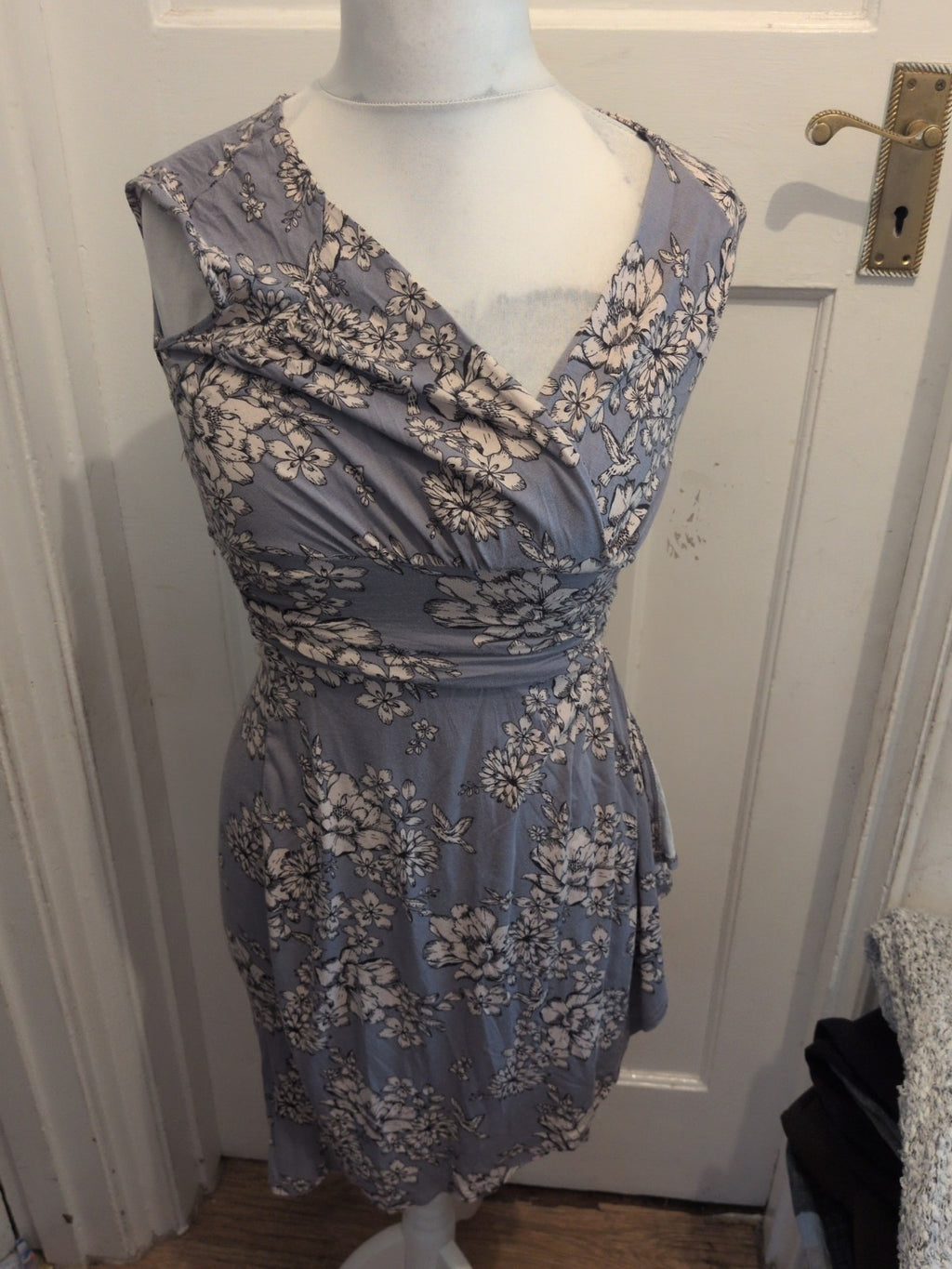 Ladies Dorothy Perkins Size 10 Grey And Ivory Flower Sleeveless Dress