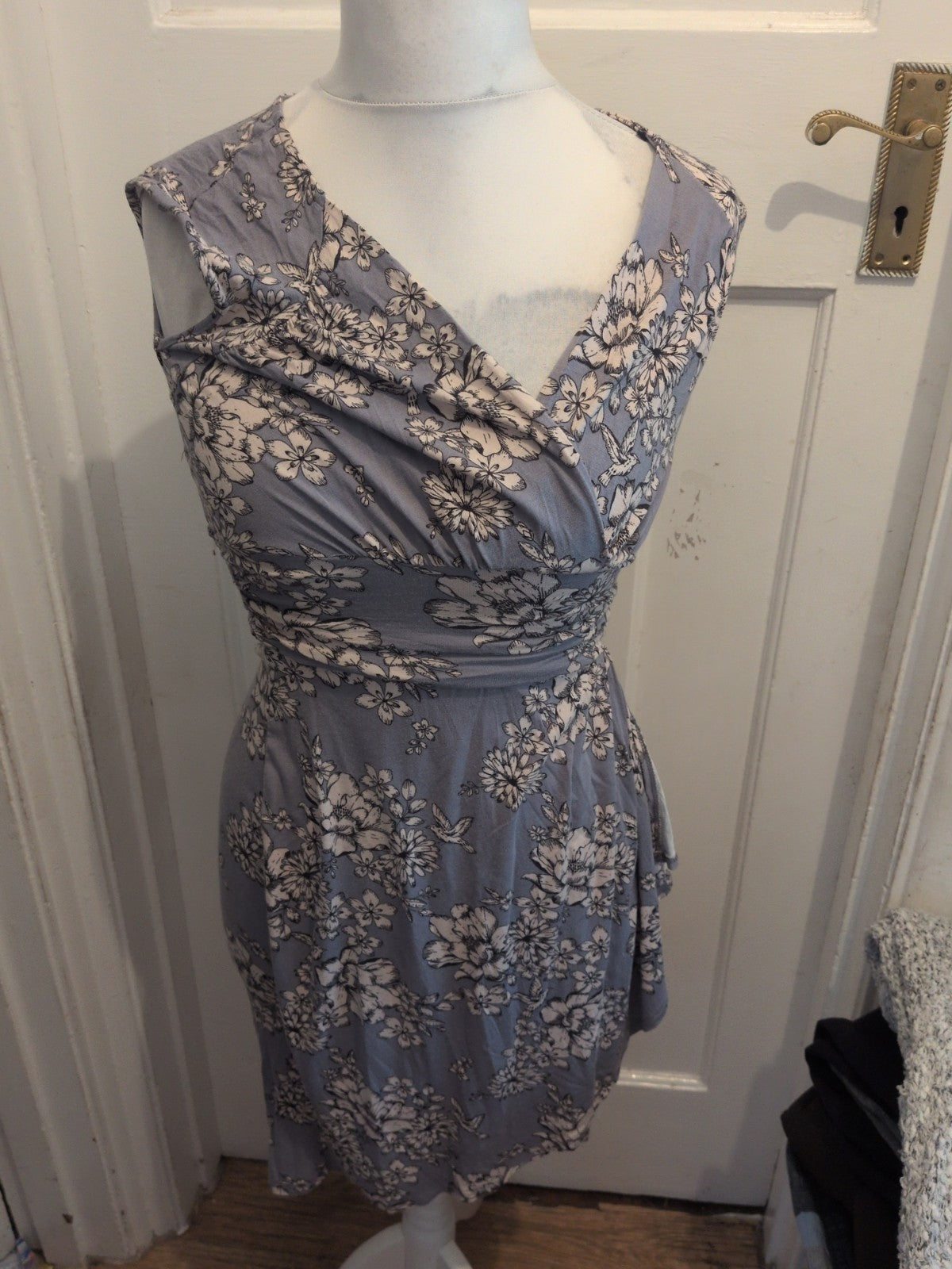 Ladies Dorothy Perkins Size 10 Grey And Ivory Flower Sleeveless Dress