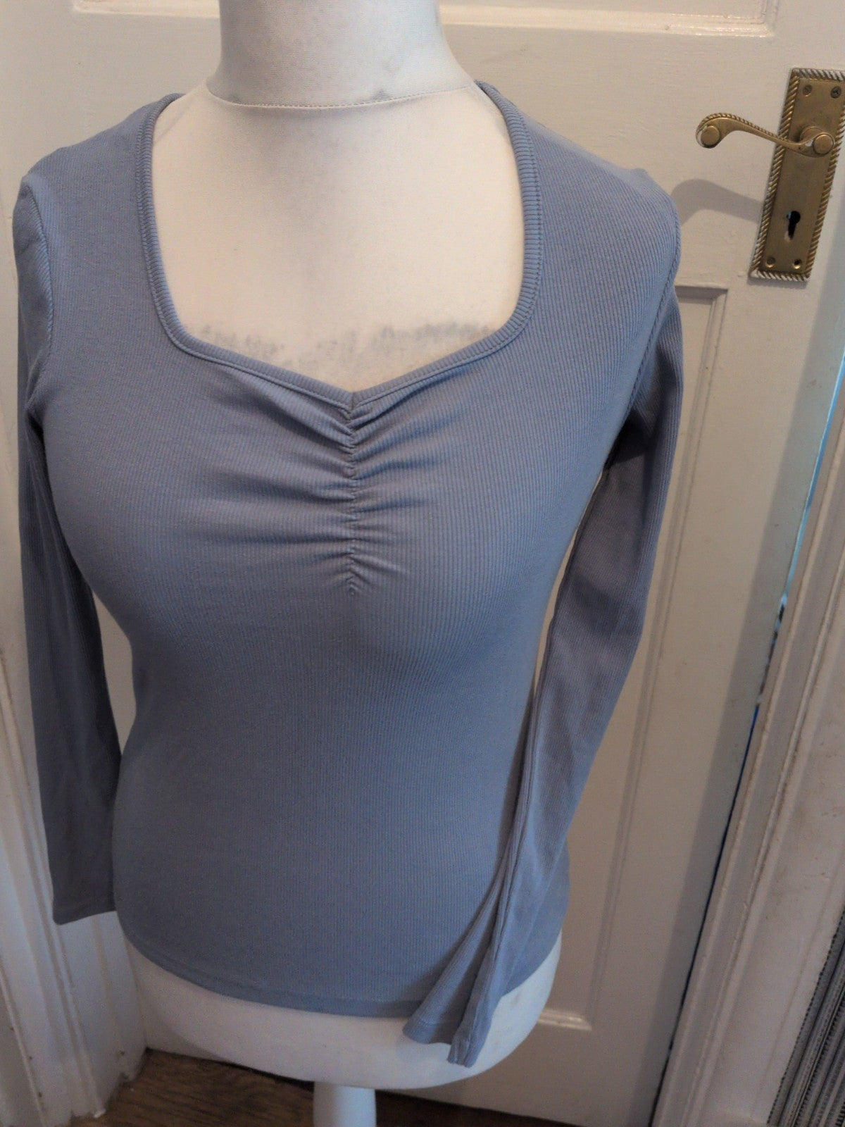 Ladies Tu Size 10 Blue Long Sleeve V Neck Top
