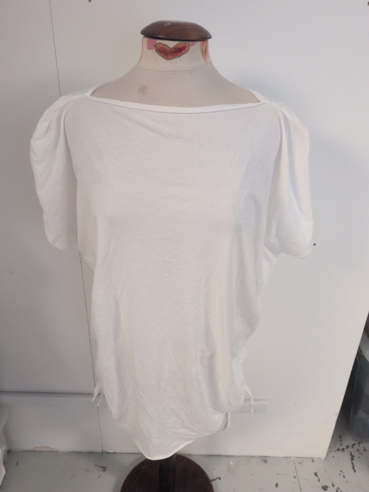 Large White Sleeveless T-shirt With Knot Detail