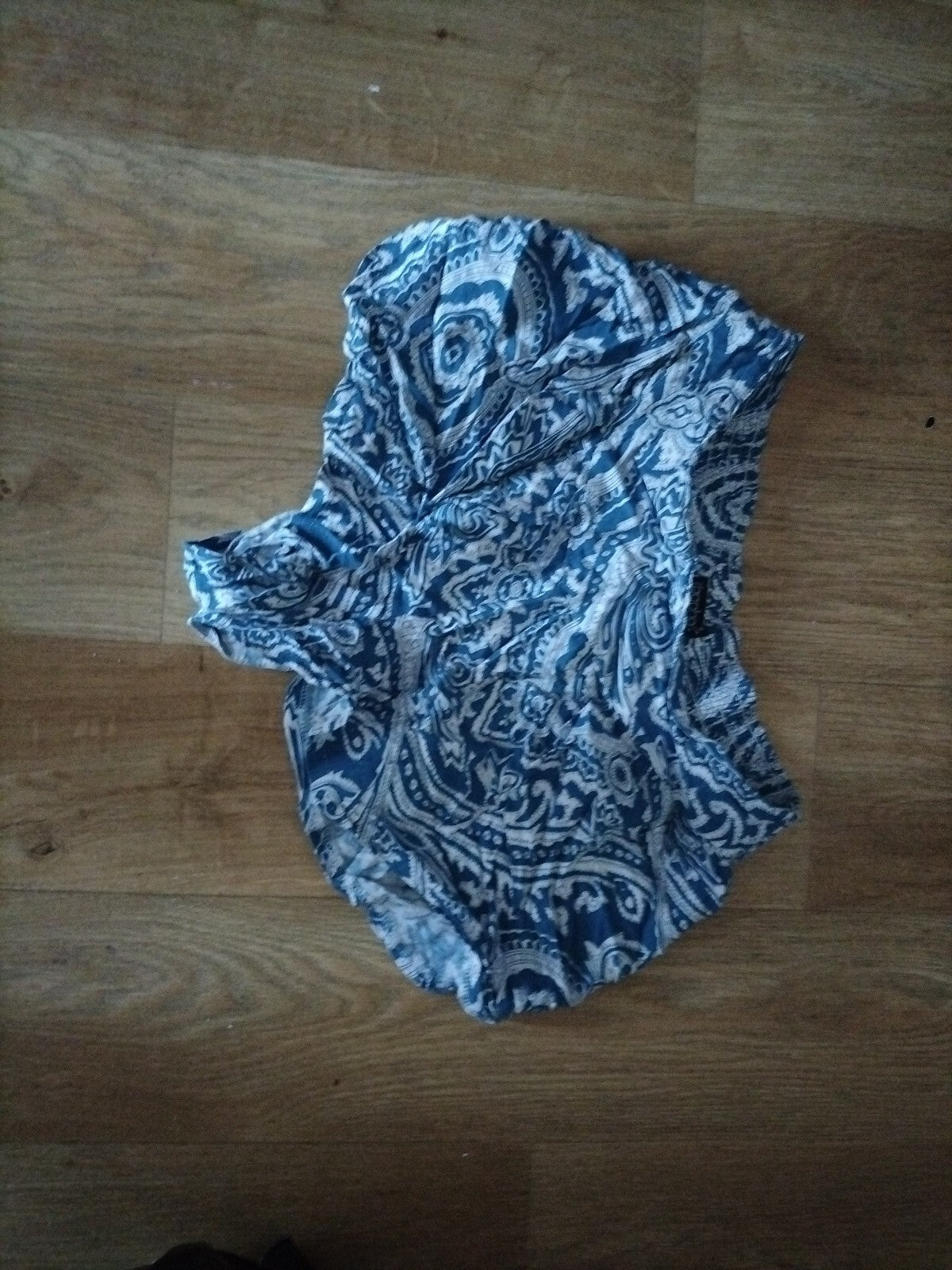 Ladies Boohoo Size 10 Blue And White Elasticated Short Shorts