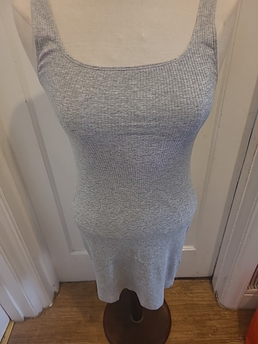 Ladies Divided Size 8-10 Grey Ribbed Sleeveless Tshirt