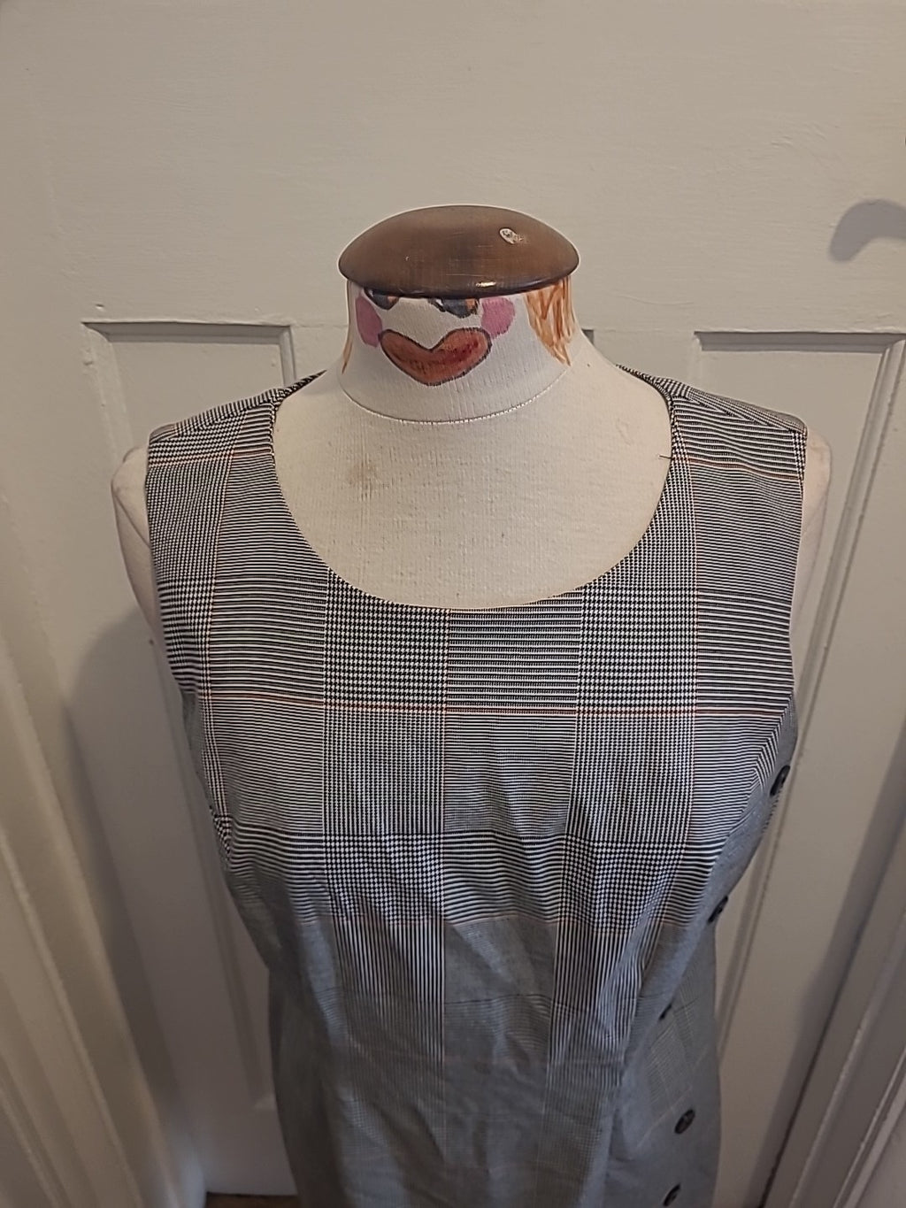 Ladies Papaya Size 12 Grey Check Sleeveless Buttoned Dress
