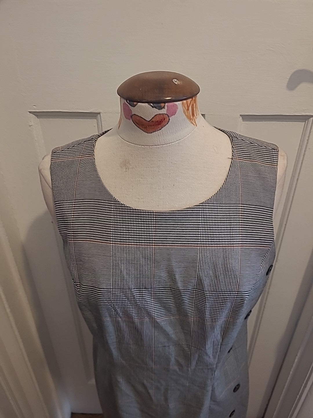 Ladies Papaya Size 12 Grey Check Sleeveless Buttoned Dress