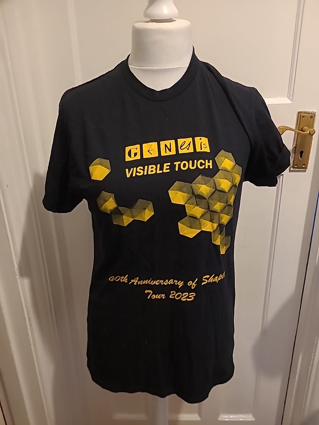 Ladies Gildan Size M Black And Yellow Short Sleeved Tshirt