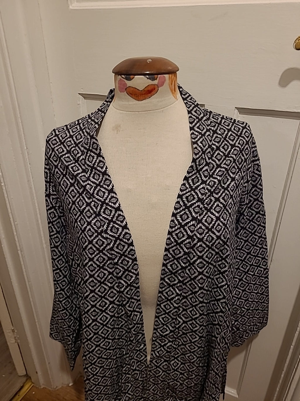 Ladies Peacocks Size Small Black And White Long Sleeved Cardigan