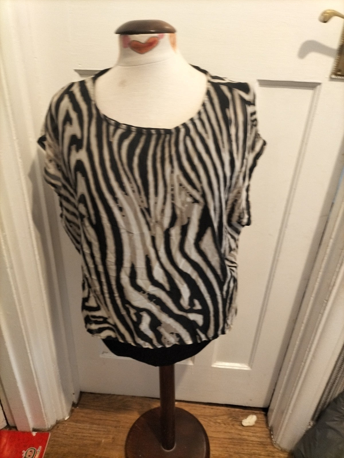 Ladies Ambria Size 16 Zebra Print Lined Short Sleeved Blouse