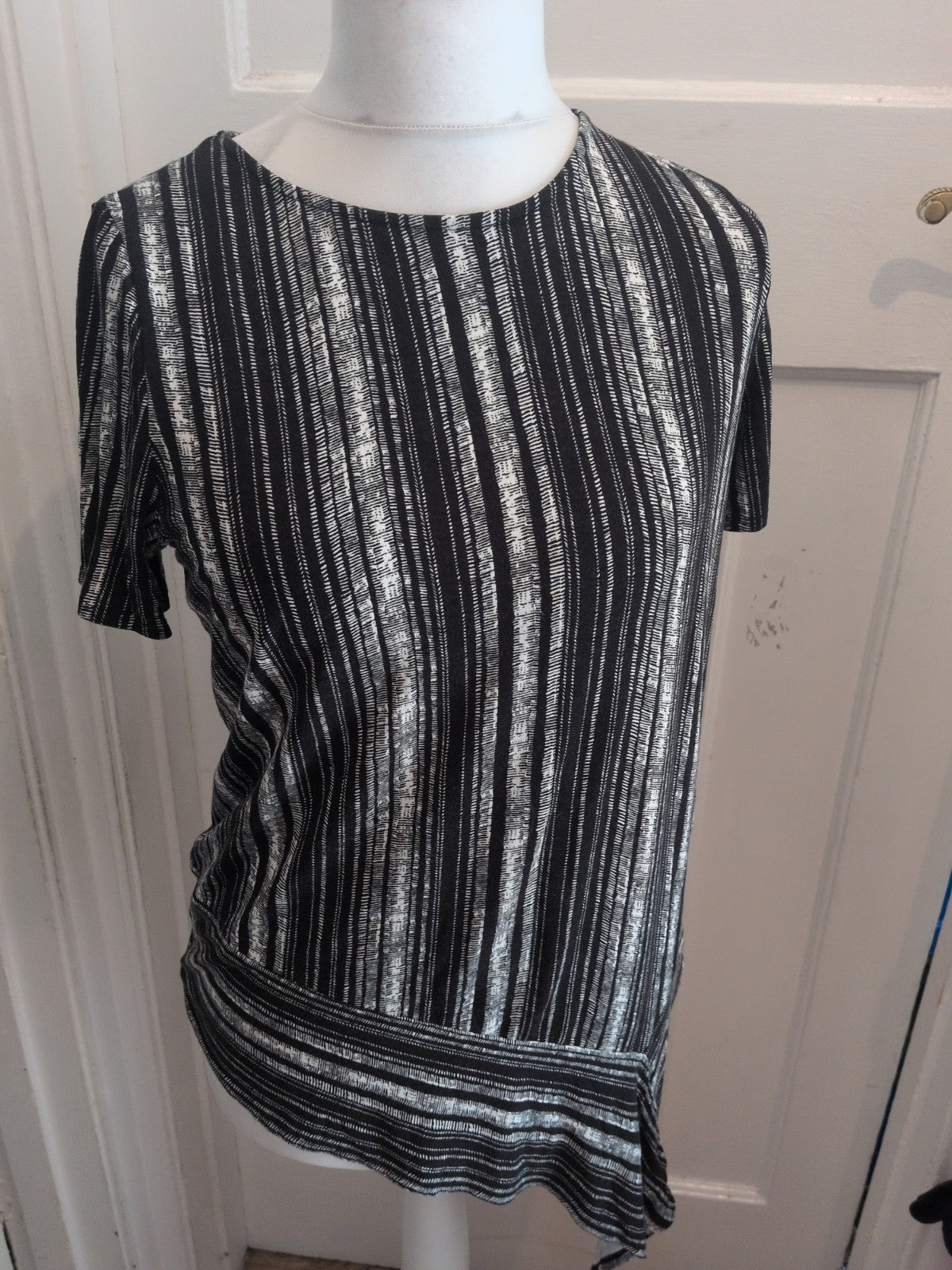 Tu 14 Grey White Black Short Sleeve Uneven Hem Blouse