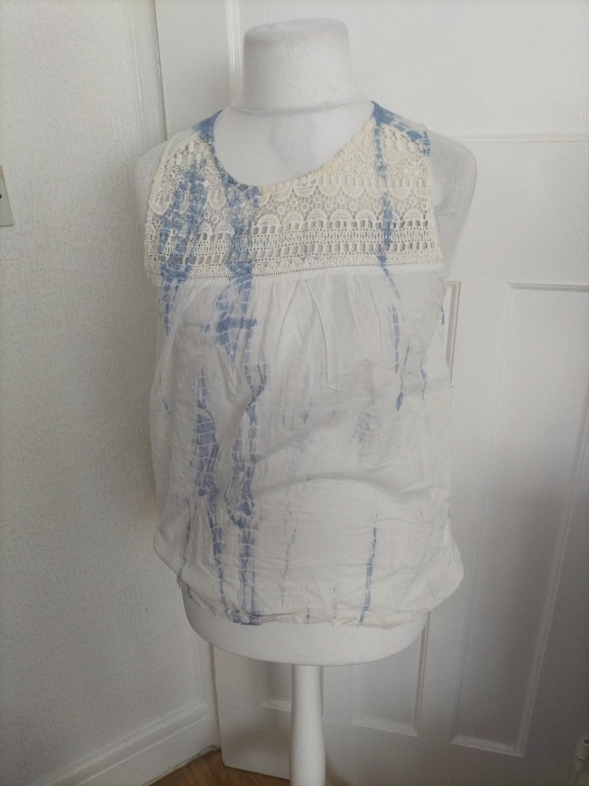 Ladies Post Script Size 14 Blue And White Sleeveless Blouse