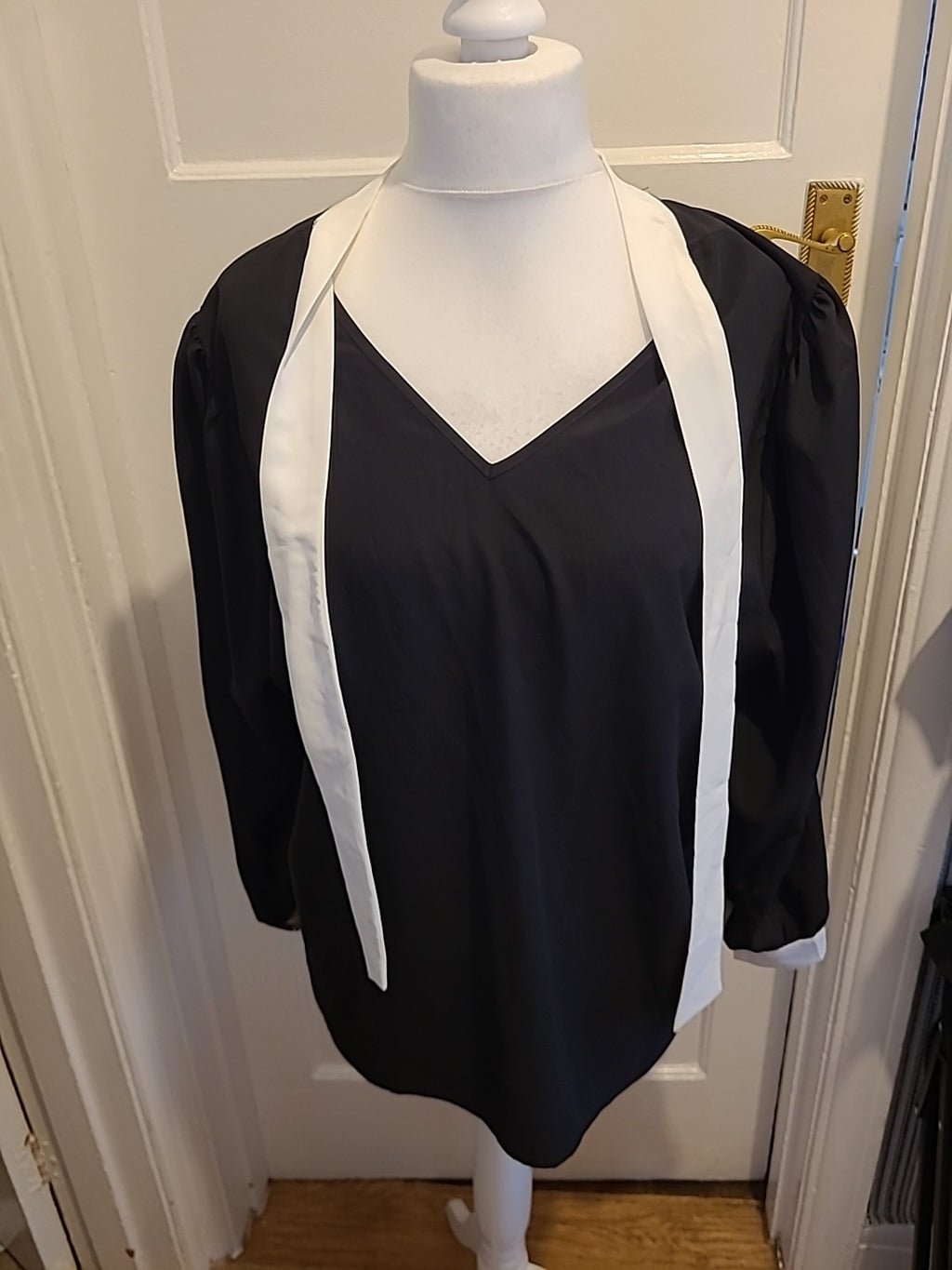Ladies Size XL Black With White Trim Blouse