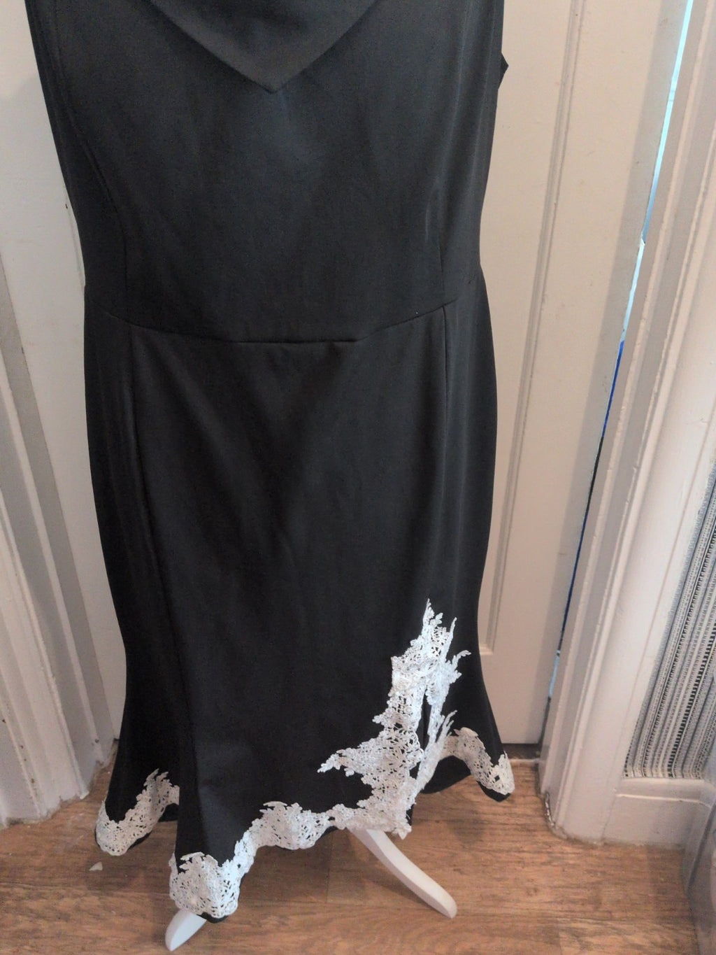 Ladies Size Large Black Sleeveless With White Hem Trim Sleeveless Dress