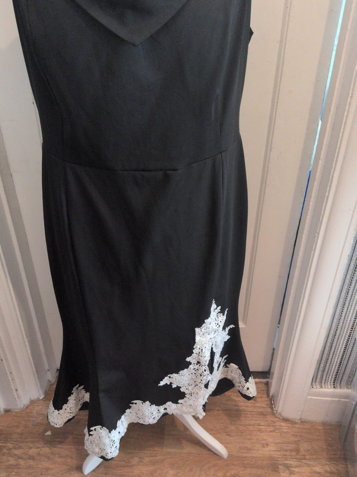 Ladies Size Large Black Sleeveless With White Hem Trim Sleeveless Dress