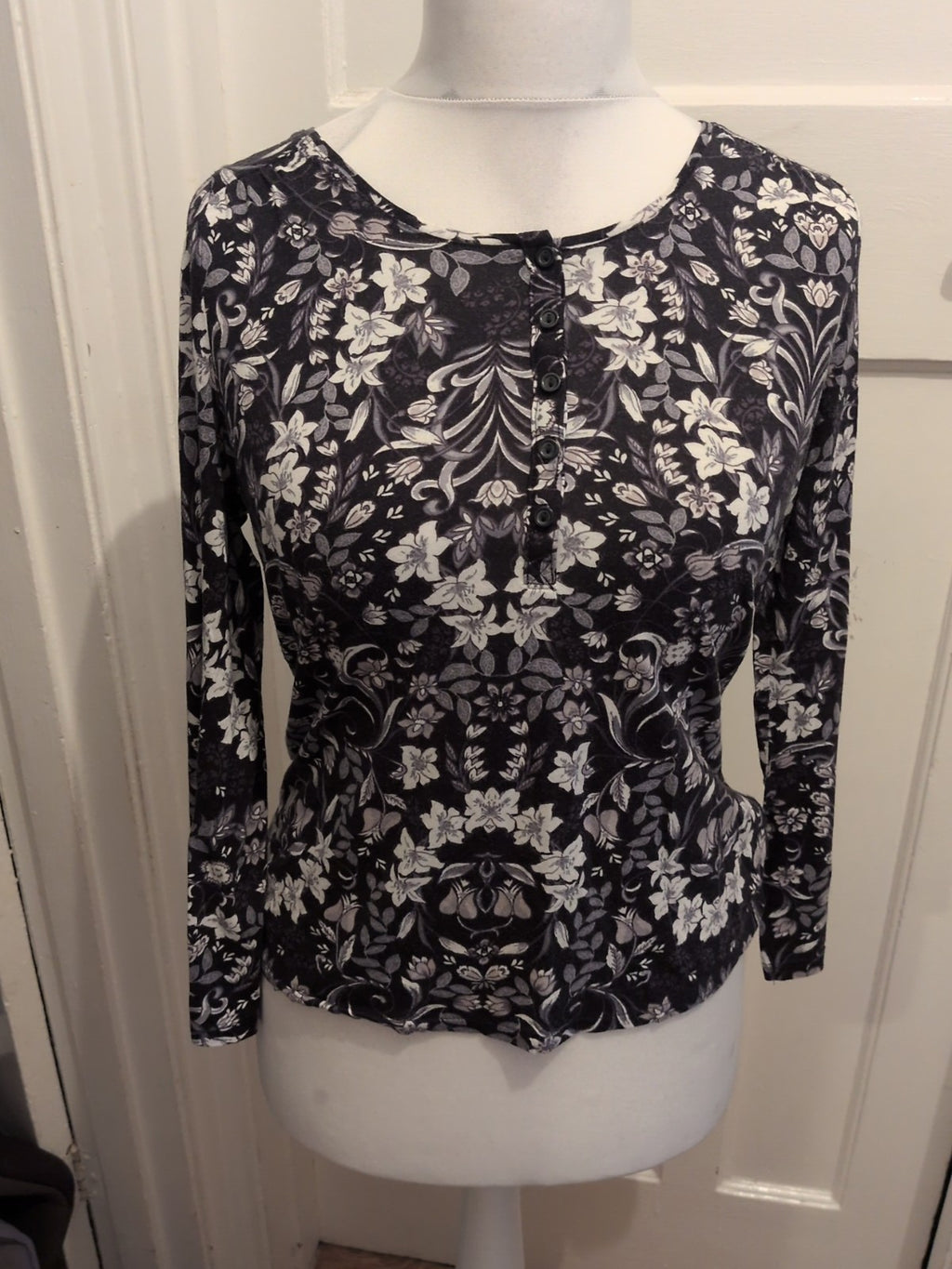 TU 12 Black/Grey/White Long Sleeve Floral Blouse