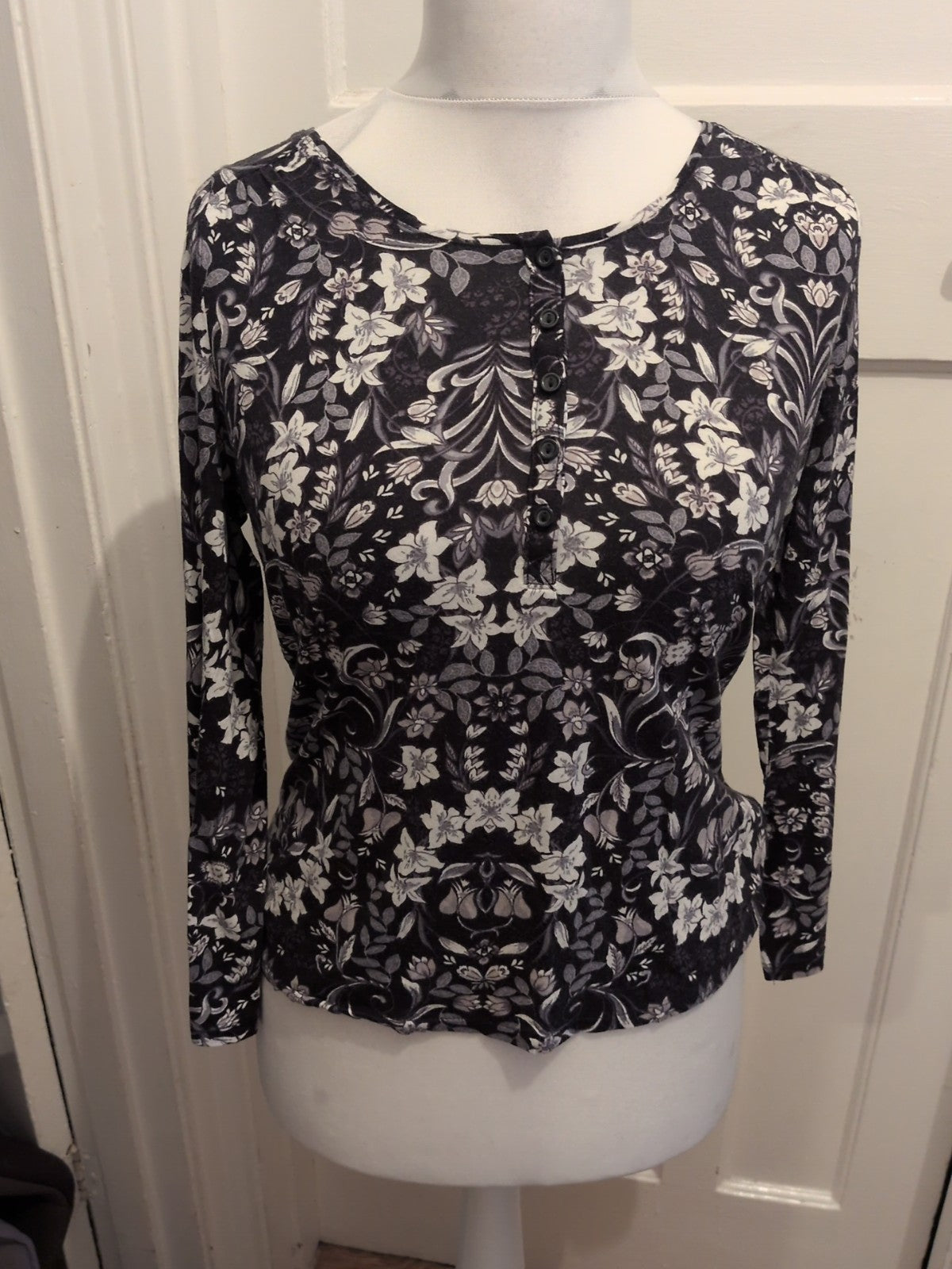 TU 12 Black/Grey/White Long Sleeve Floral Blouse