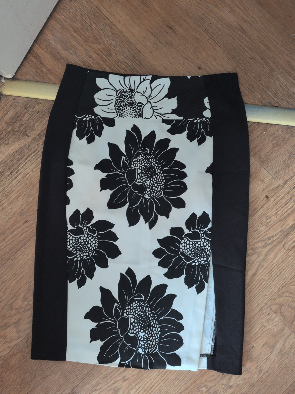 Next 12 Black And White Floral Petite Skirt Midi