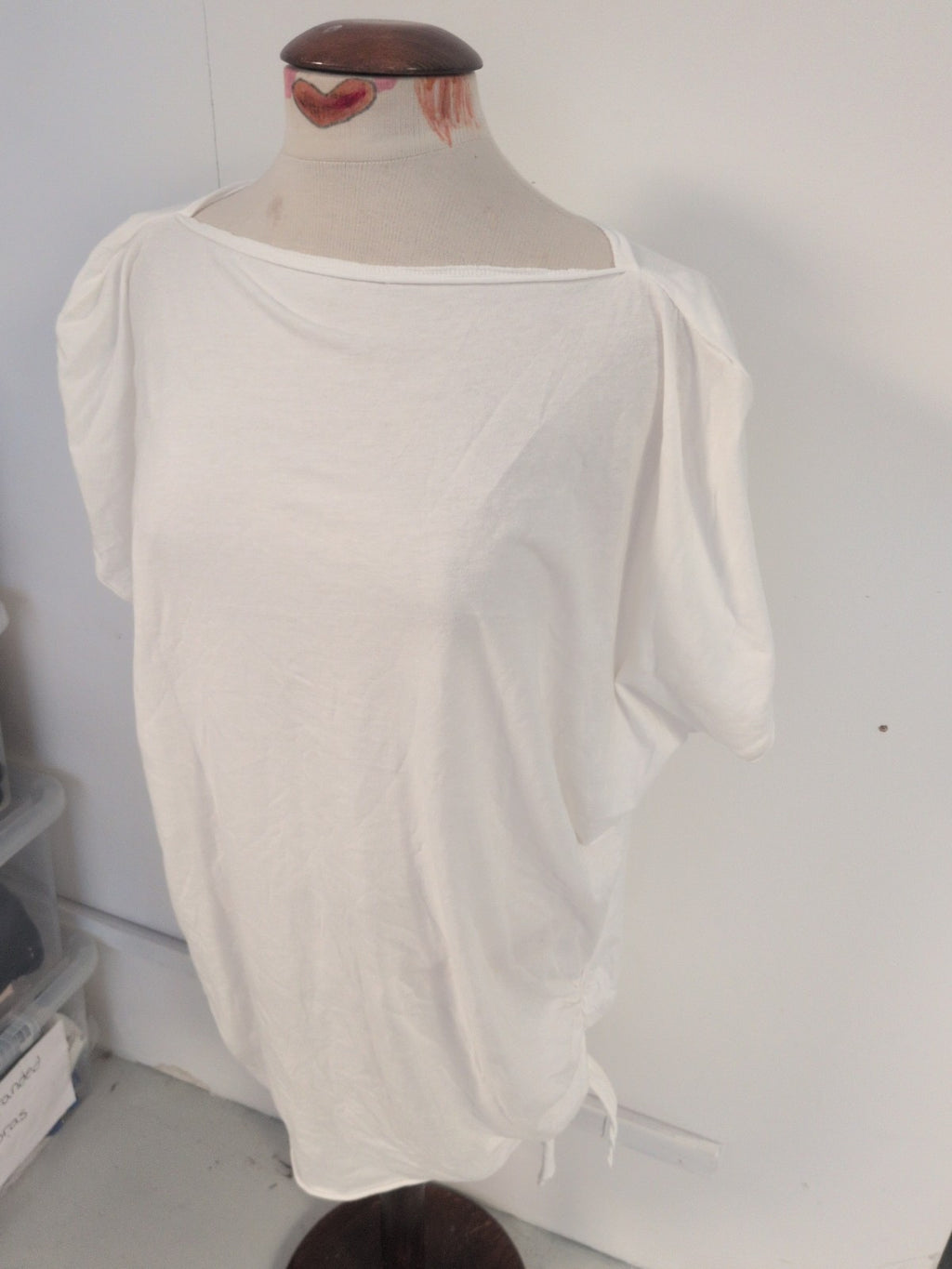 Large White Sleeveless T-shirt With Knot Detail