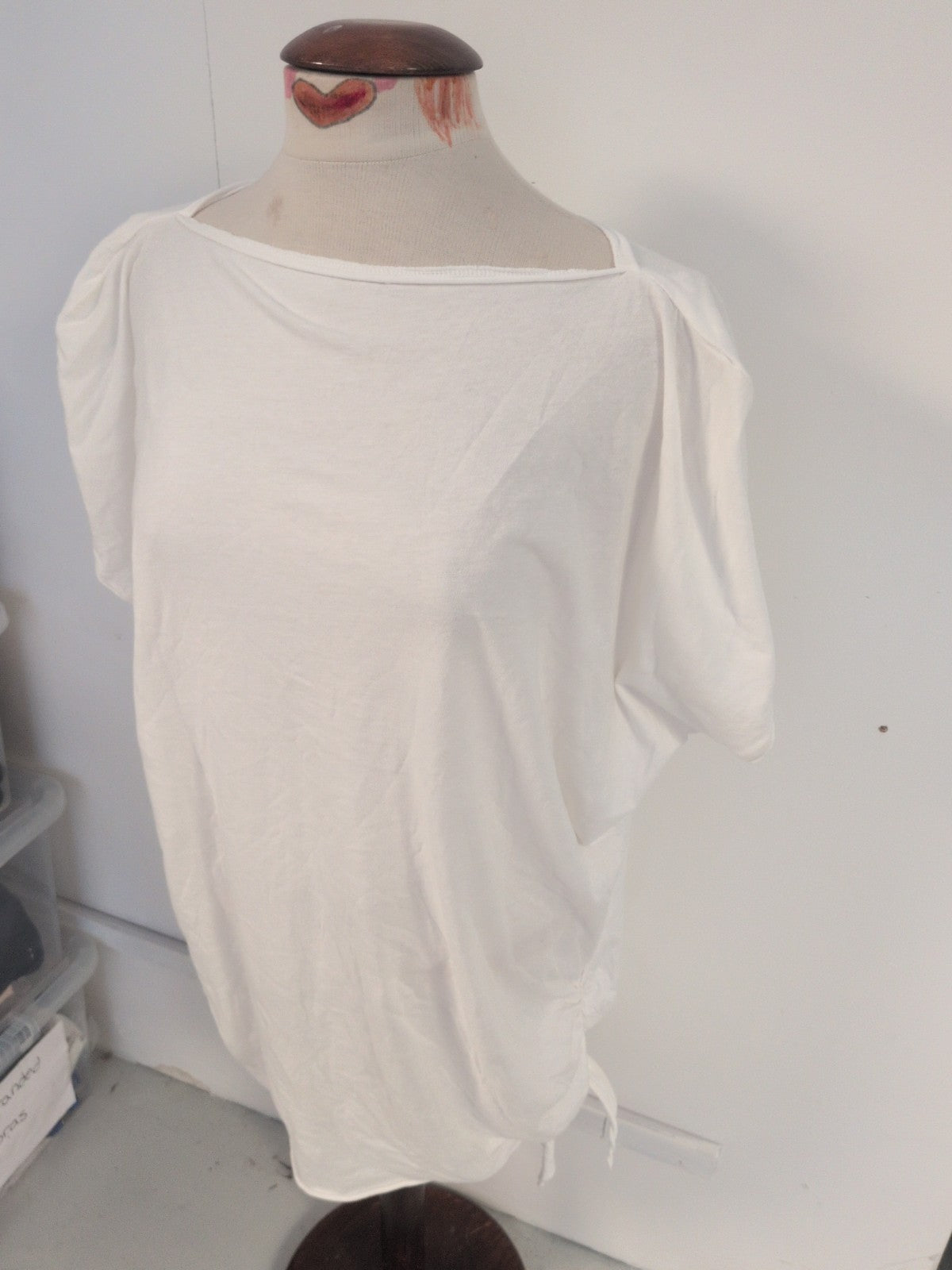 Large White Sleeveless T-shirt With Knot Detail