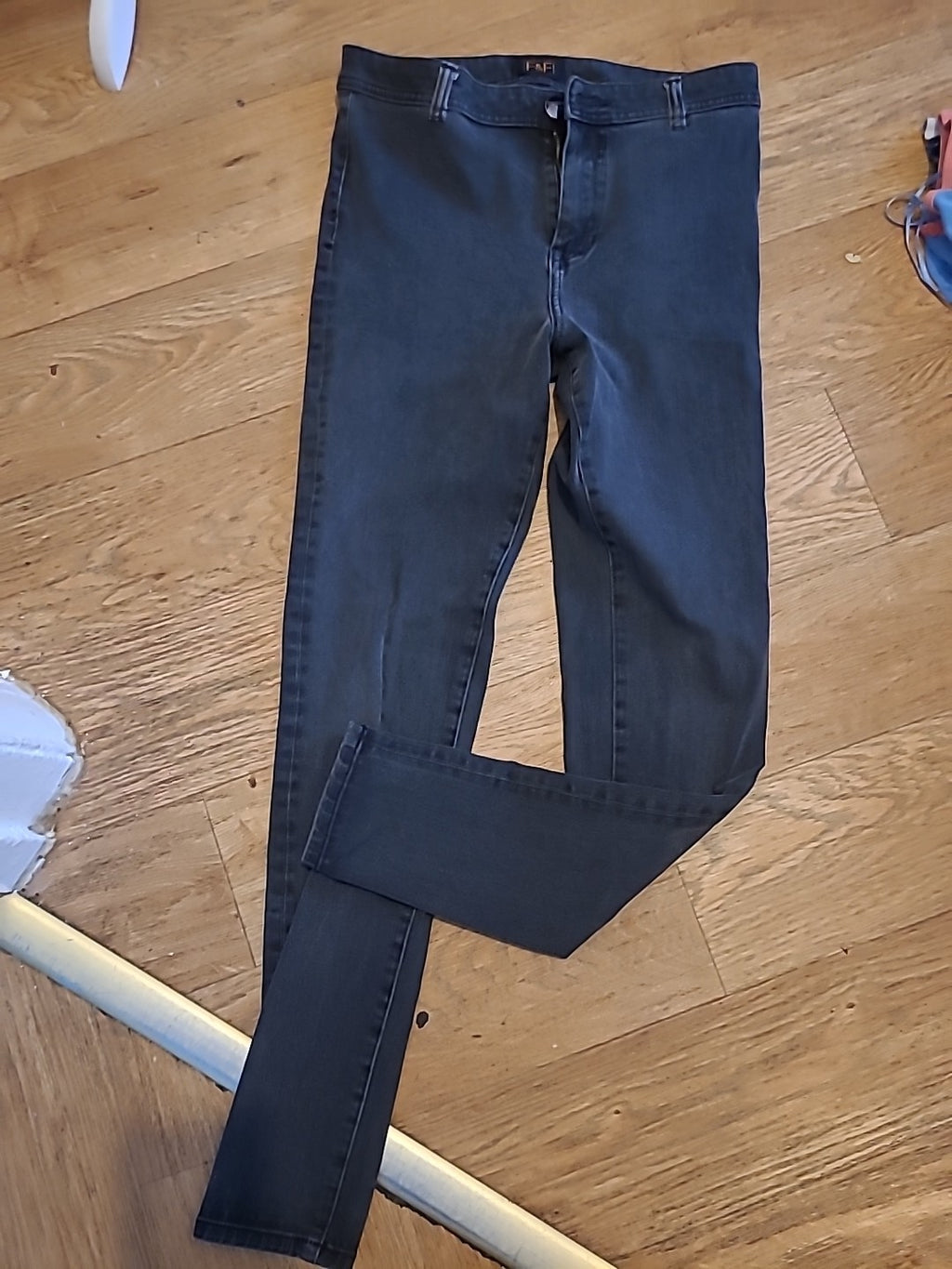 Ladies Size 10-12 Grey Skinny Jeans