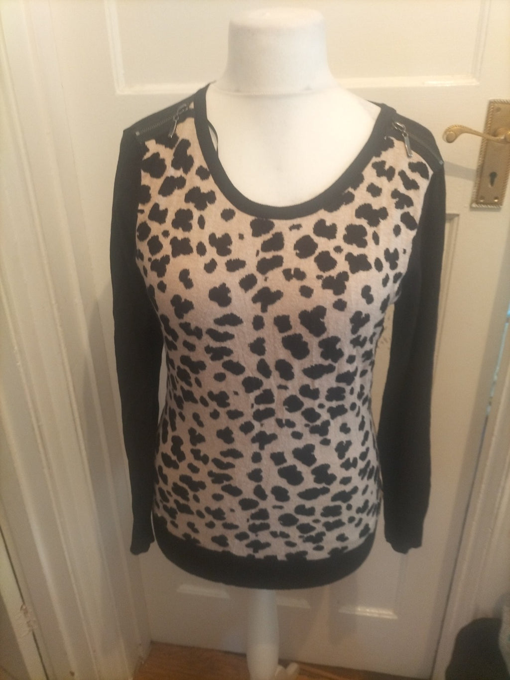 Ladies Wallis Petite Size 12 Black Animal Print Long Sleeved Zip Shoulder Jumper
