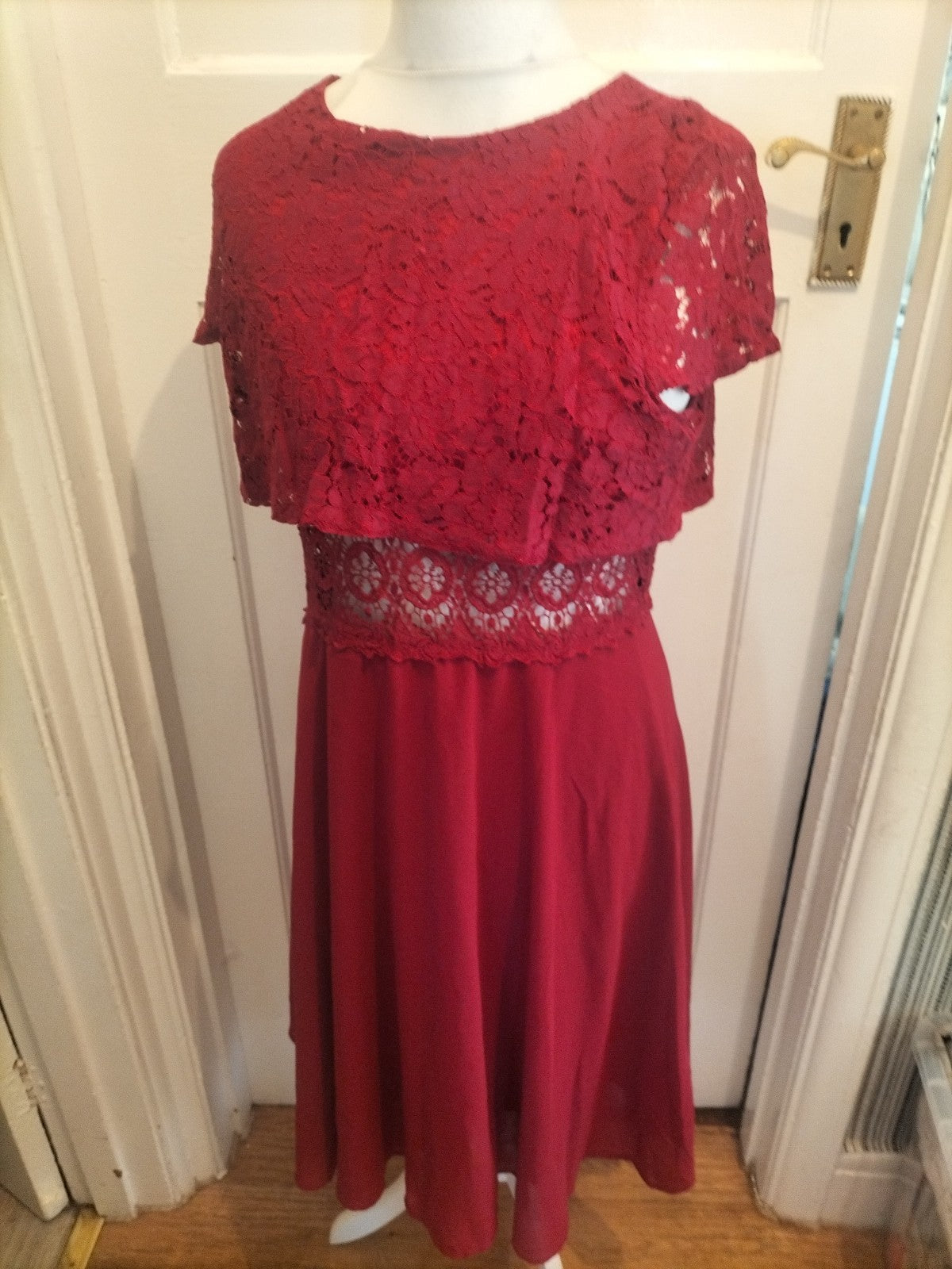 Ladies Boohoo Size 12 Burgundy Purple Lace Upper Short Sleeve Dress