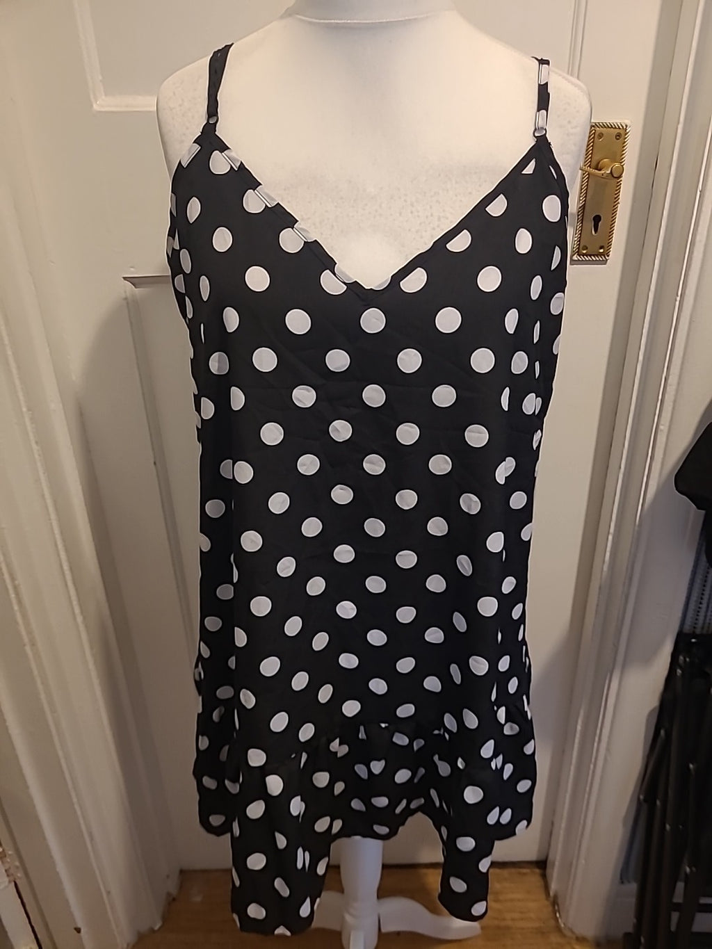 Ladies Shein Curve Size 1XL Polkadot Sleeveless Knee Length Dress