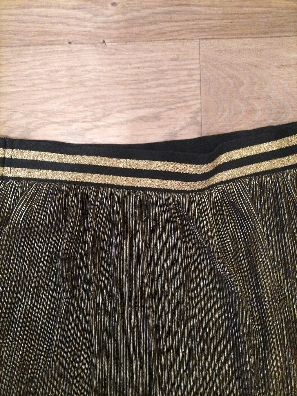 Ladies Divided Size Small Gold Lined Elasticated Short Skirt