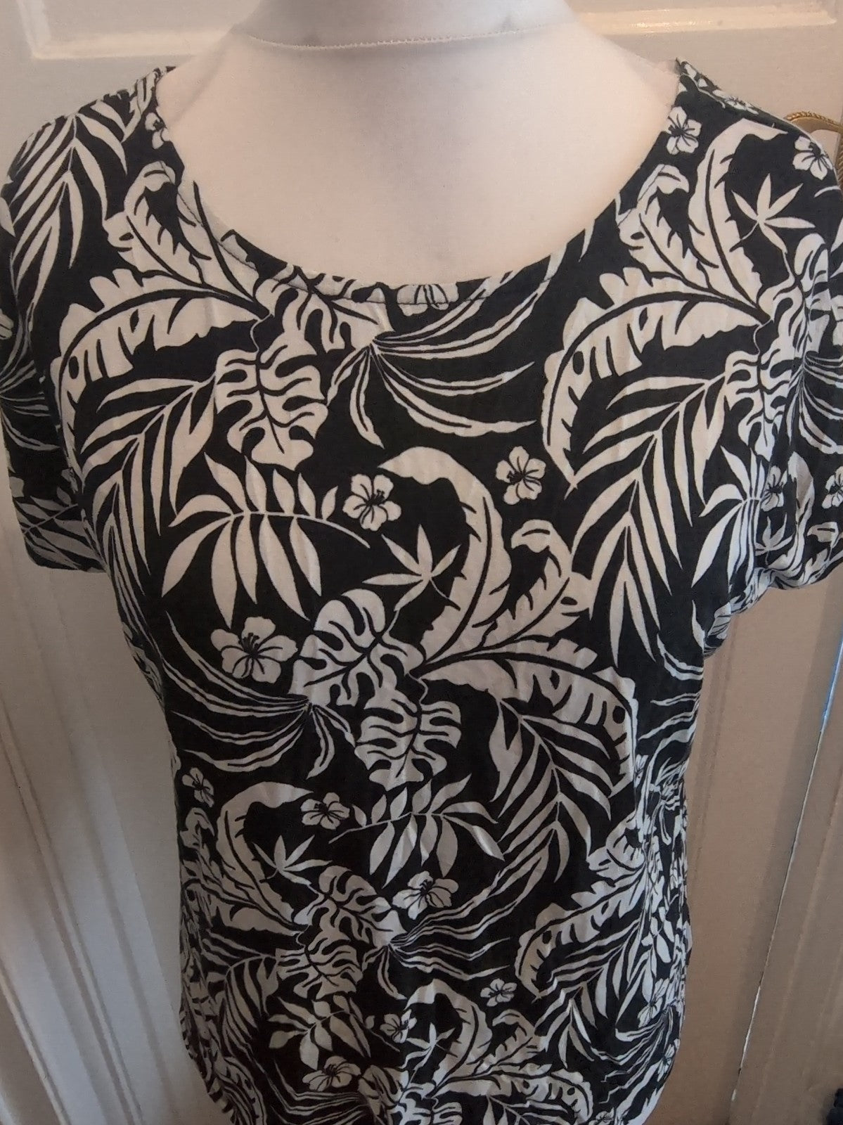 Tu 14 Black&White Floral Short Sleeve Blouse