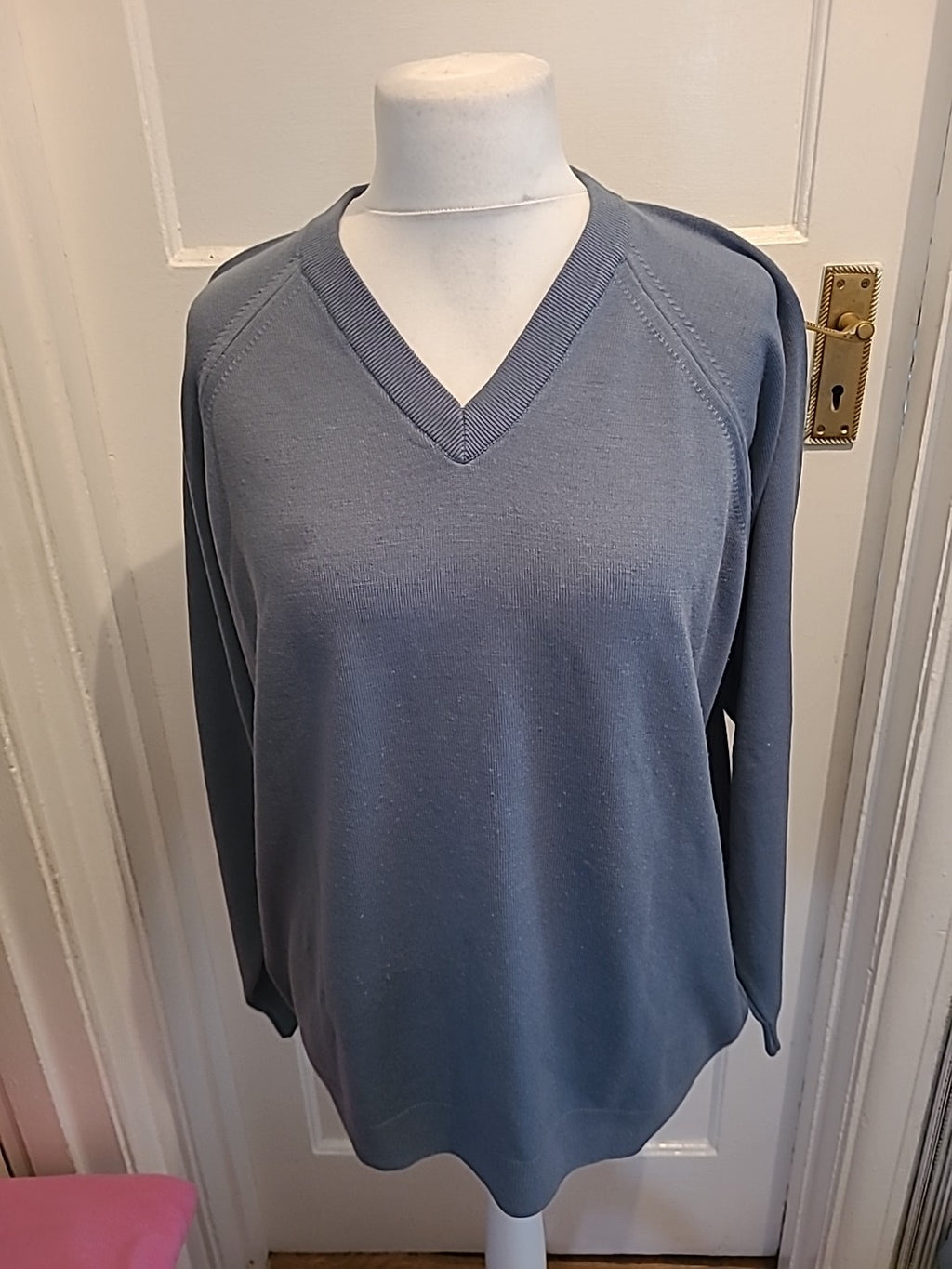 Mens Essentials Size Large 41-43 Blue V Neck Jumper
