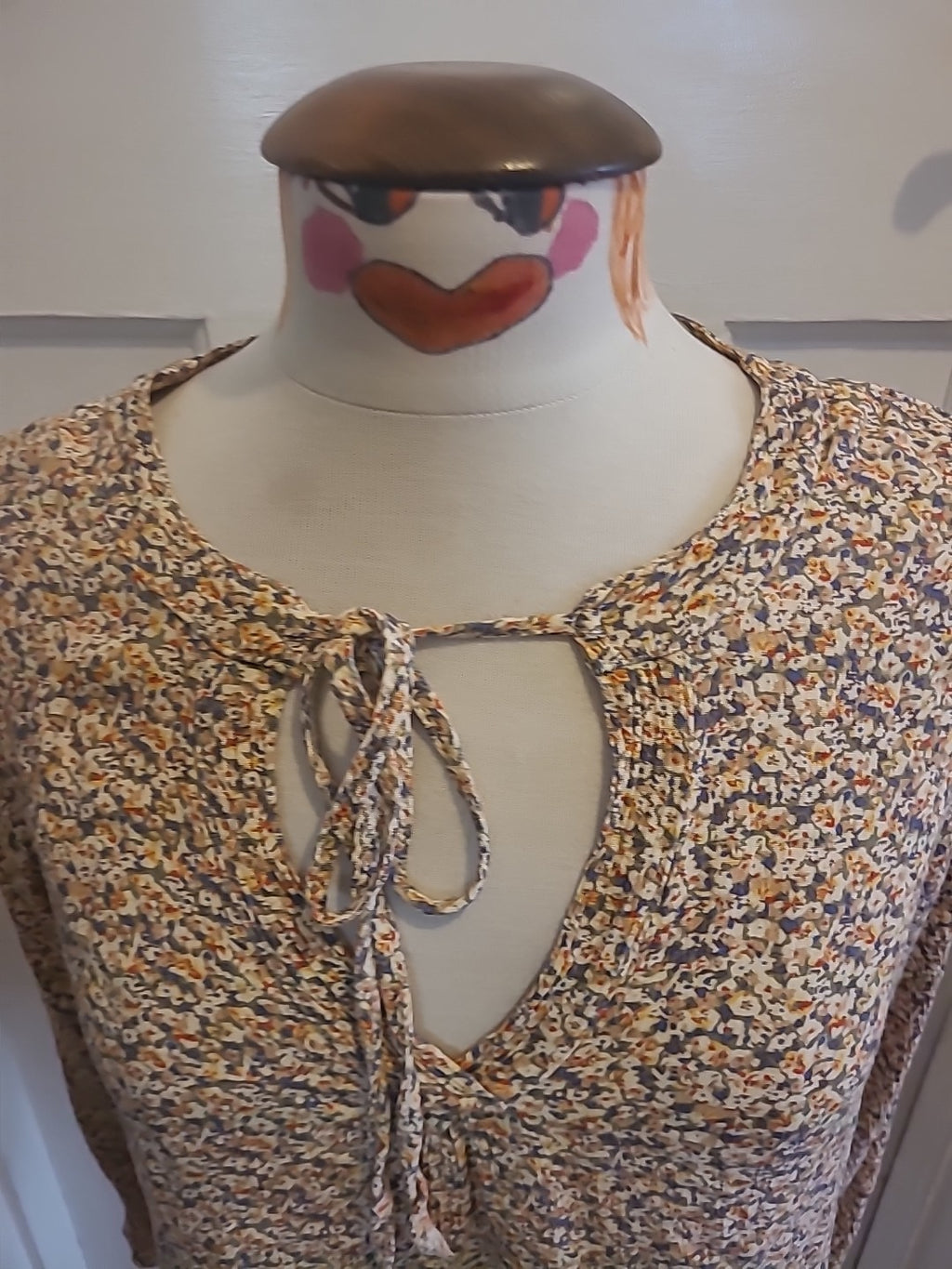 Ladies Suzy D Size Medium Multi Coloured Long Sleeved Tshirt