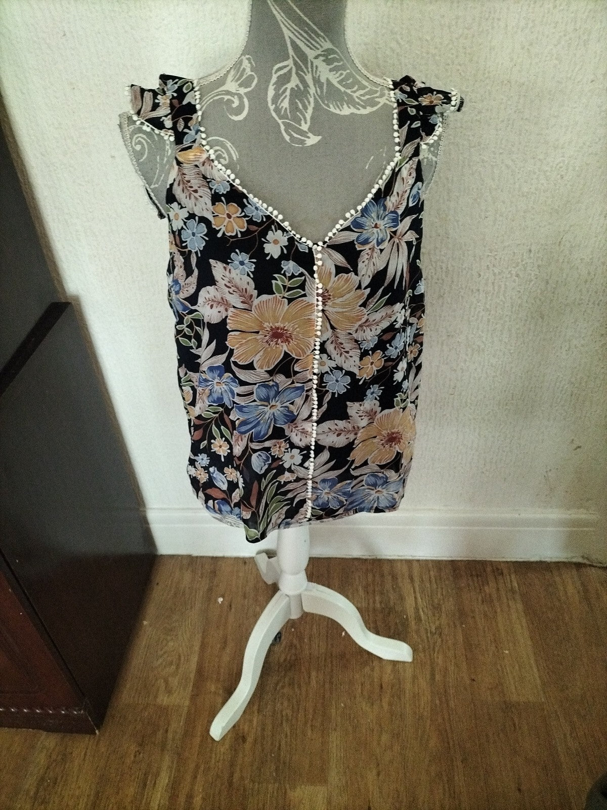 Brand New Ladies Cherry Paris Large Floral Blouse